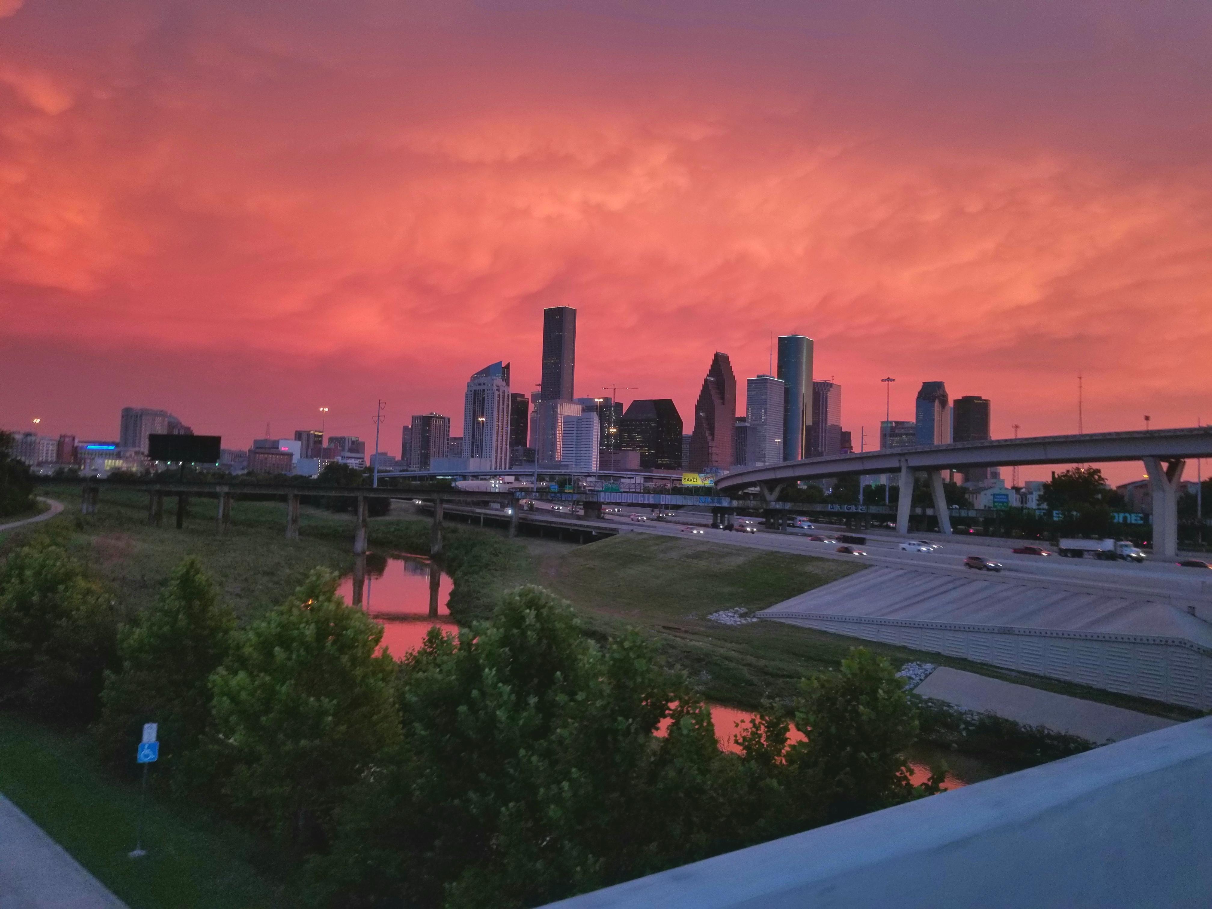 Tonight's sky. r/houston