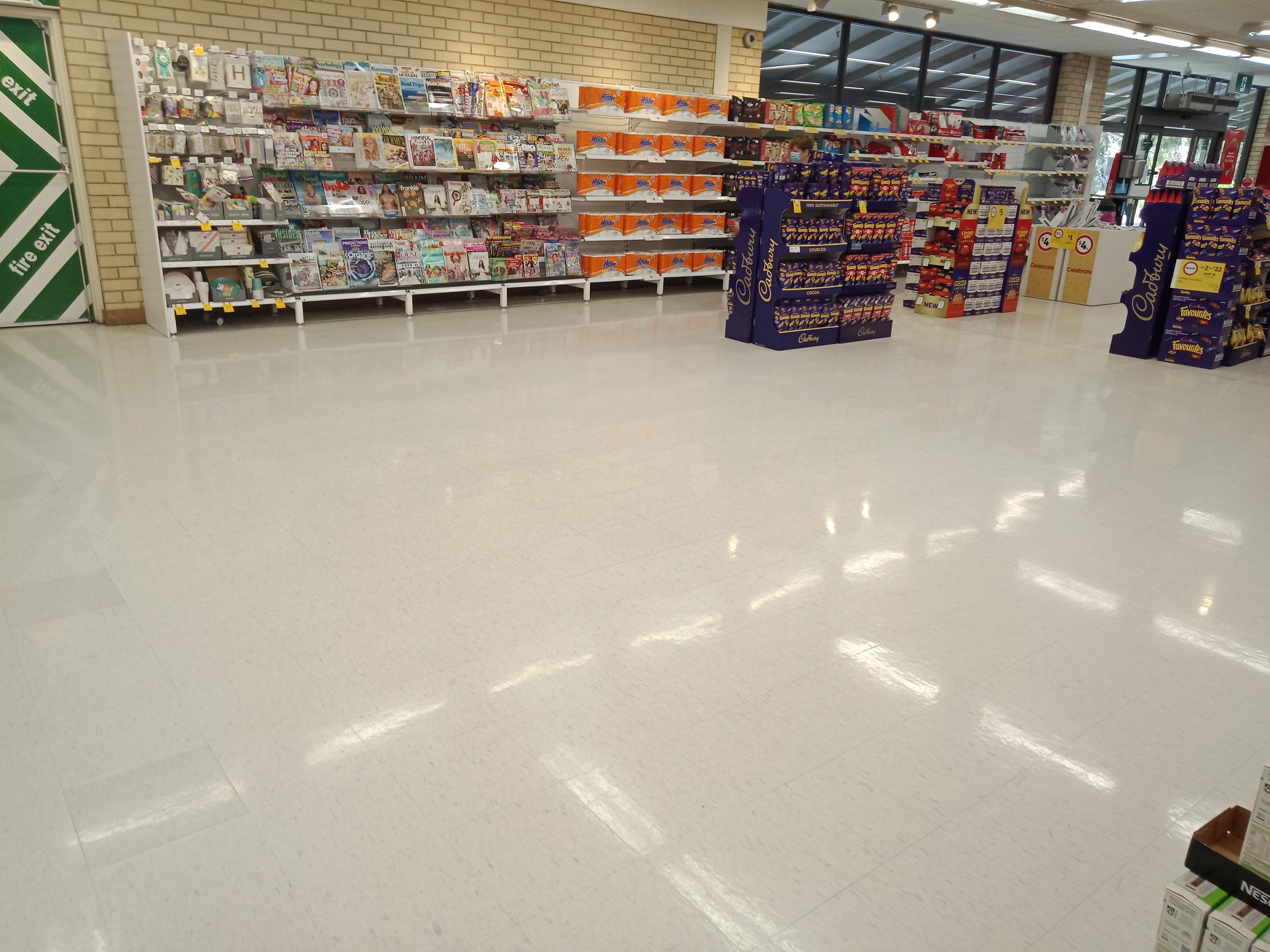 Some empty store porn : Anticonsumption