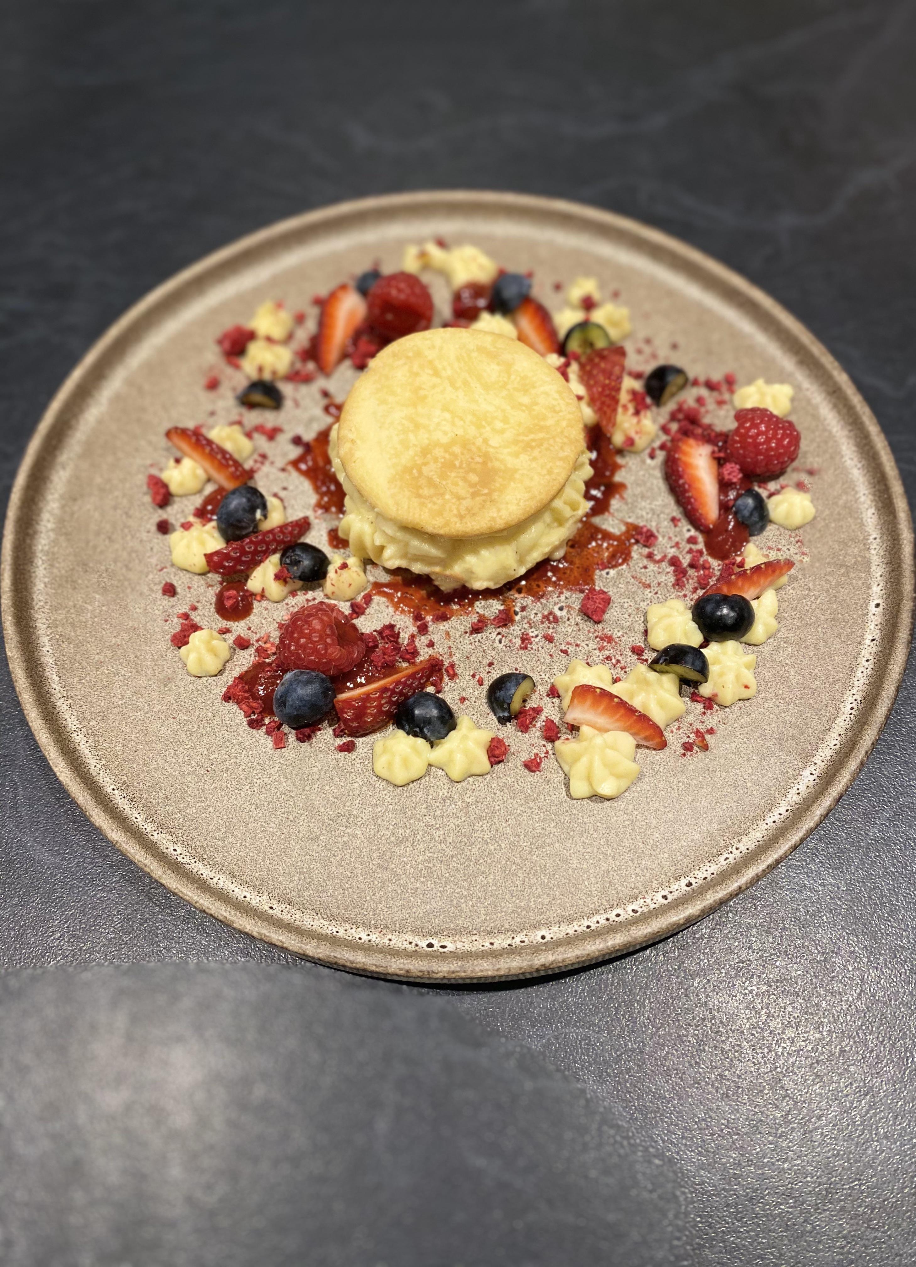 [Homemade] Vanilla Slice, Vanilla & Red Wine Strawberry Jam, Fresh Fruits, Cremè Patisserie. r