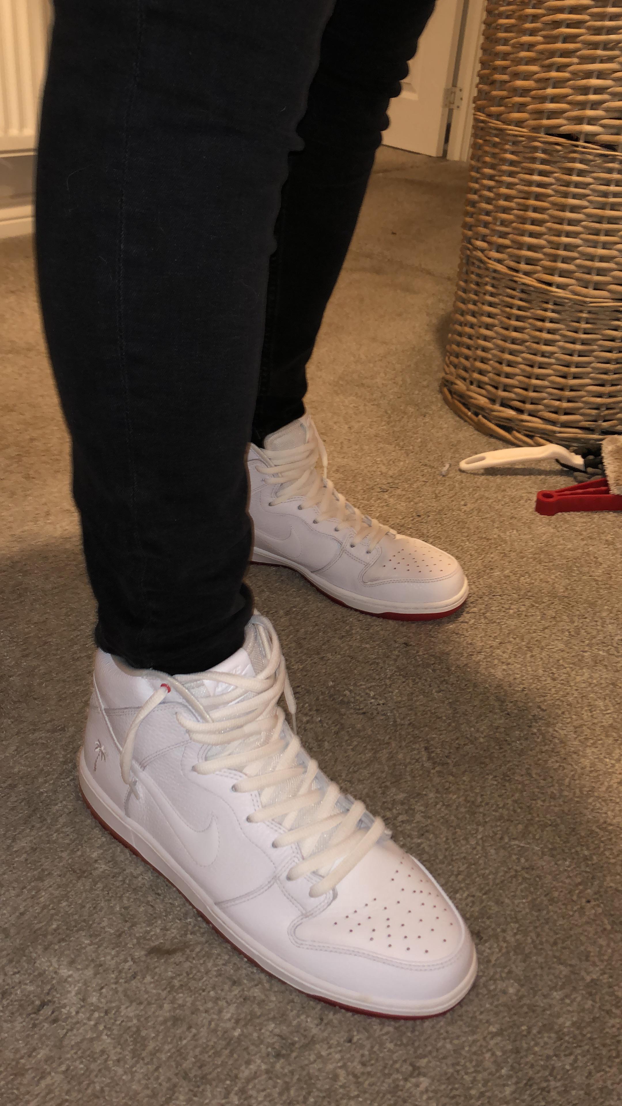 Keep meaning to try the red laces but they look so clean with the