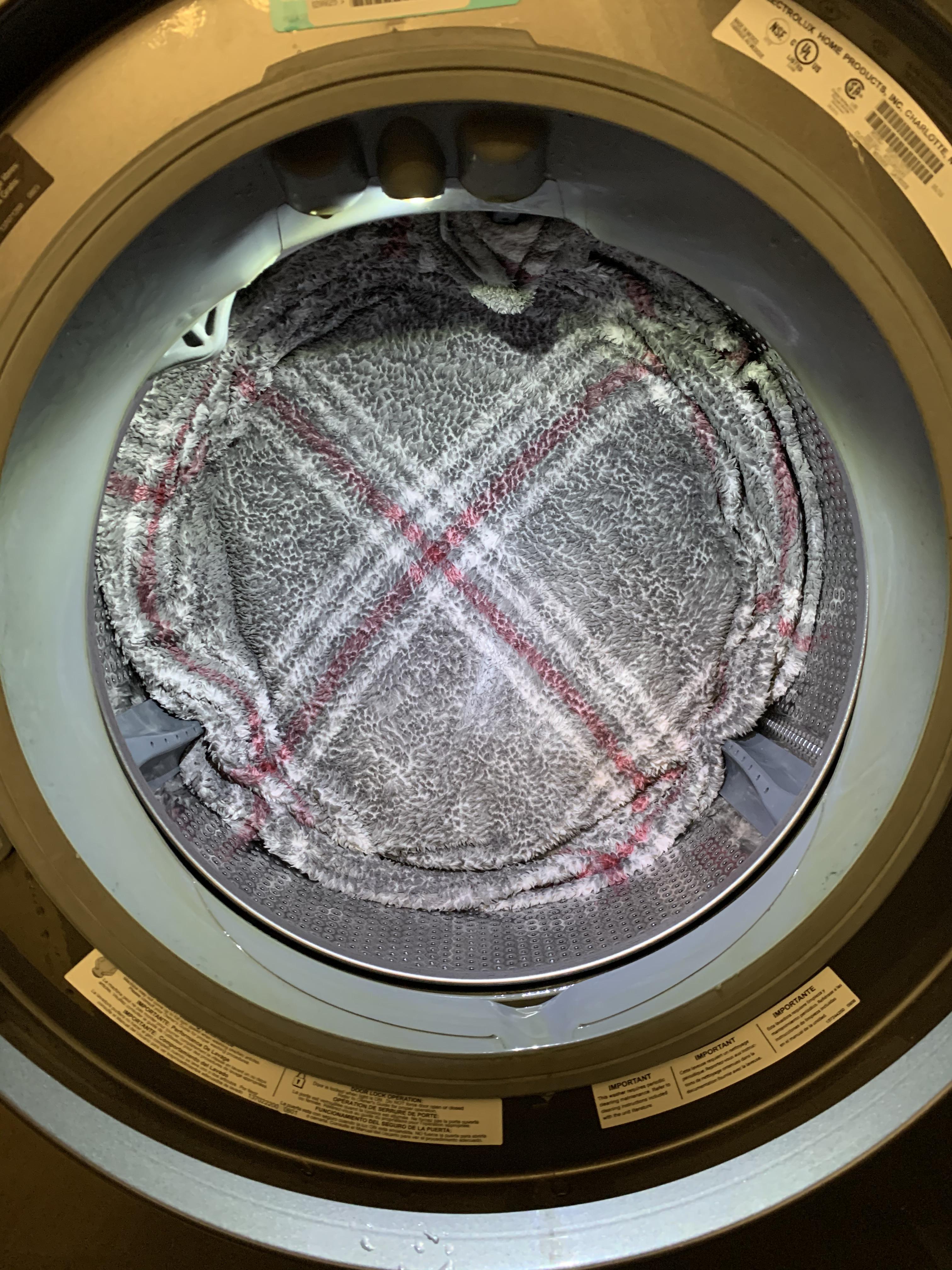 The way the blanket stopped in the washer r/oddlysatisfying