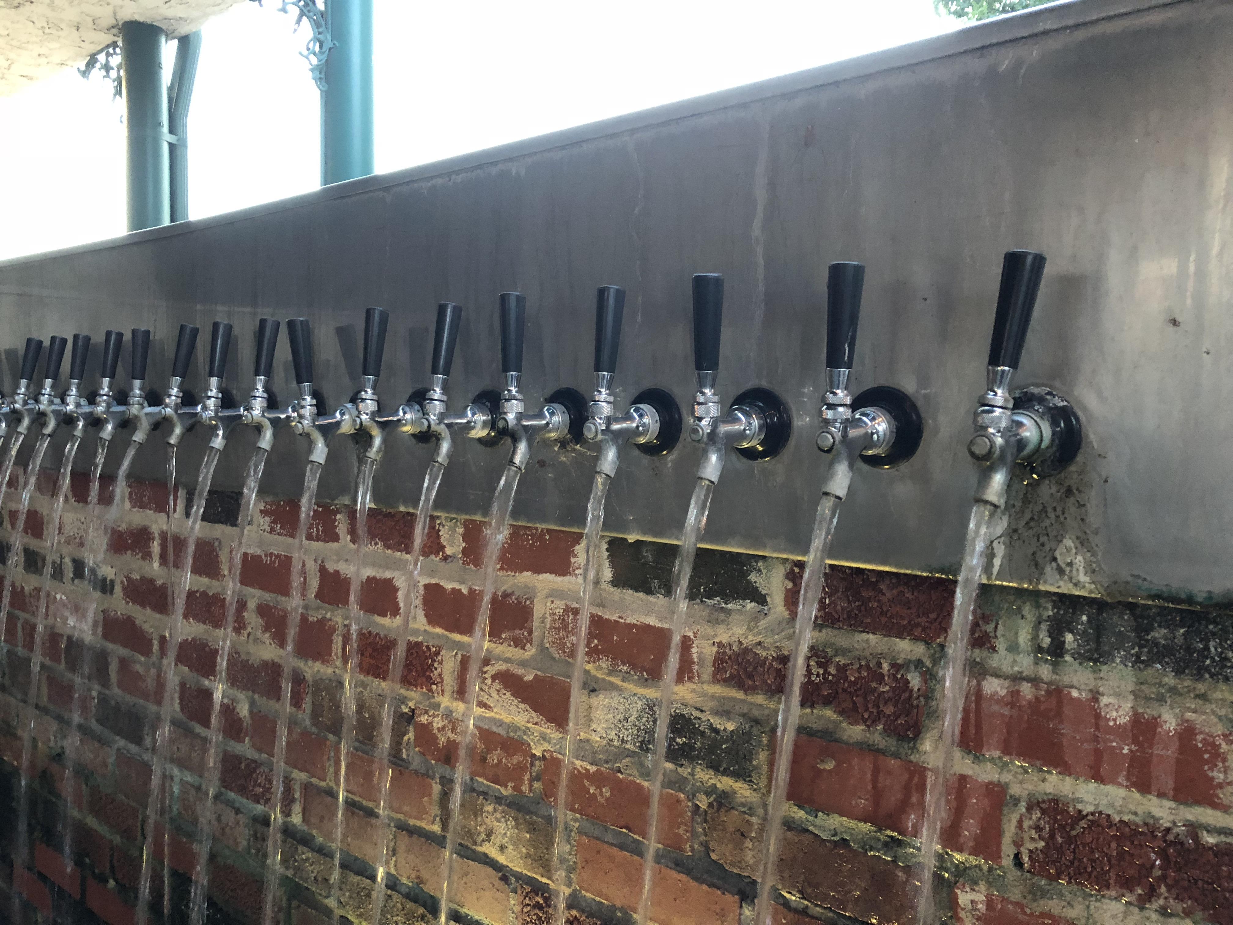 Water Fountain at a Dallas Bar r/interestingasfuck