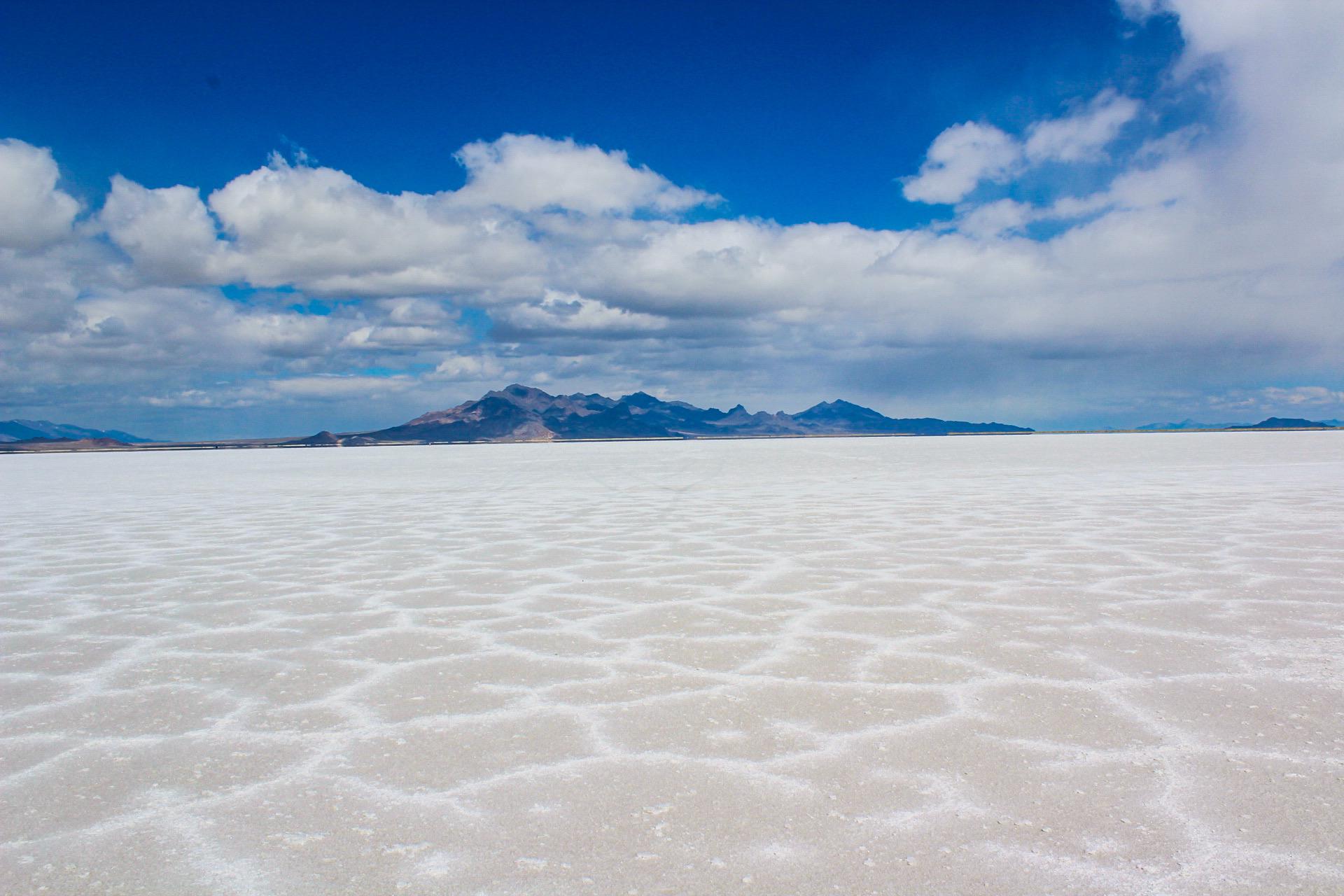 Bonneville Salt Flats, Utah [4032x3024] [OC] r/EarthPorn