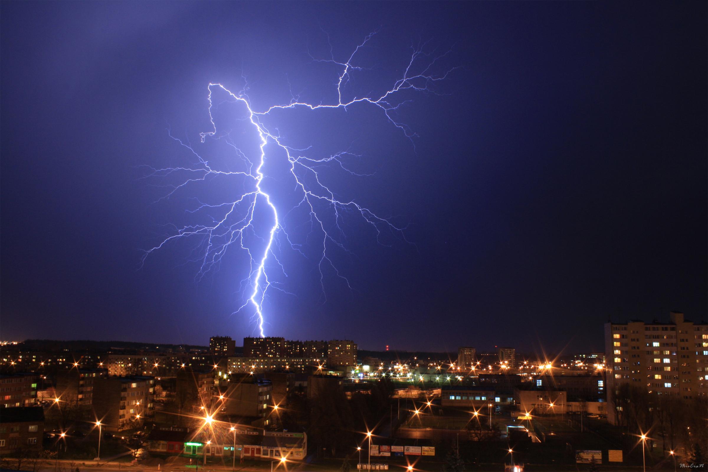 My best lightning photo yet r/Lightning