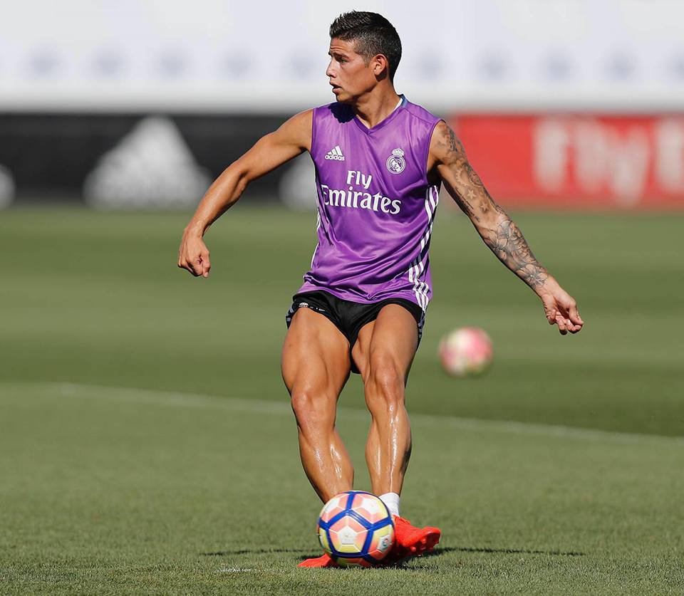 PsBattle James Rodriguez legs muscles.