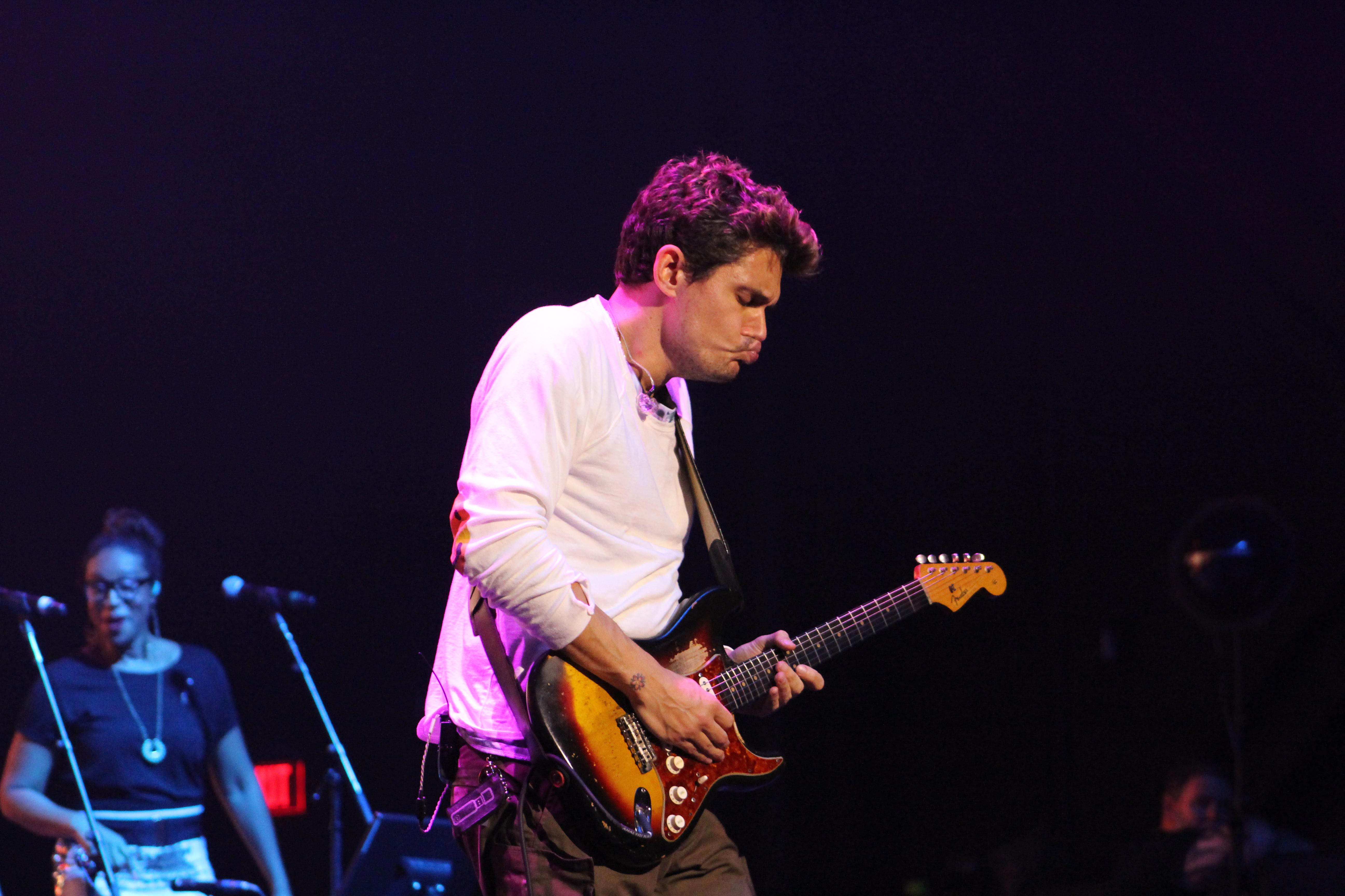 This may be the BEST "guitar face" photo ever r/JohnMayer