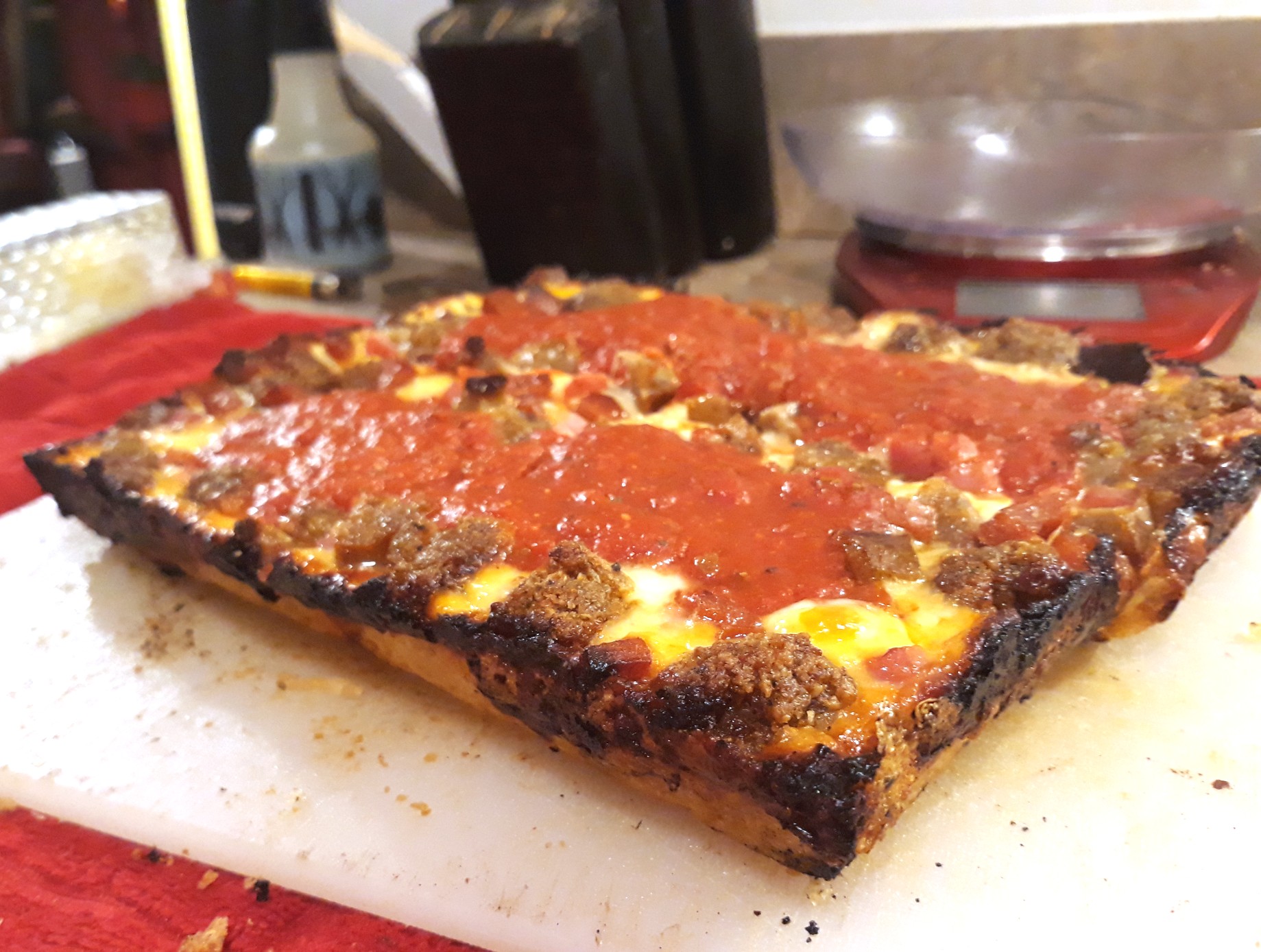 WHAT/WHO MAKES THE BEST DETROIT STYLE PIZZA? r/Detroit