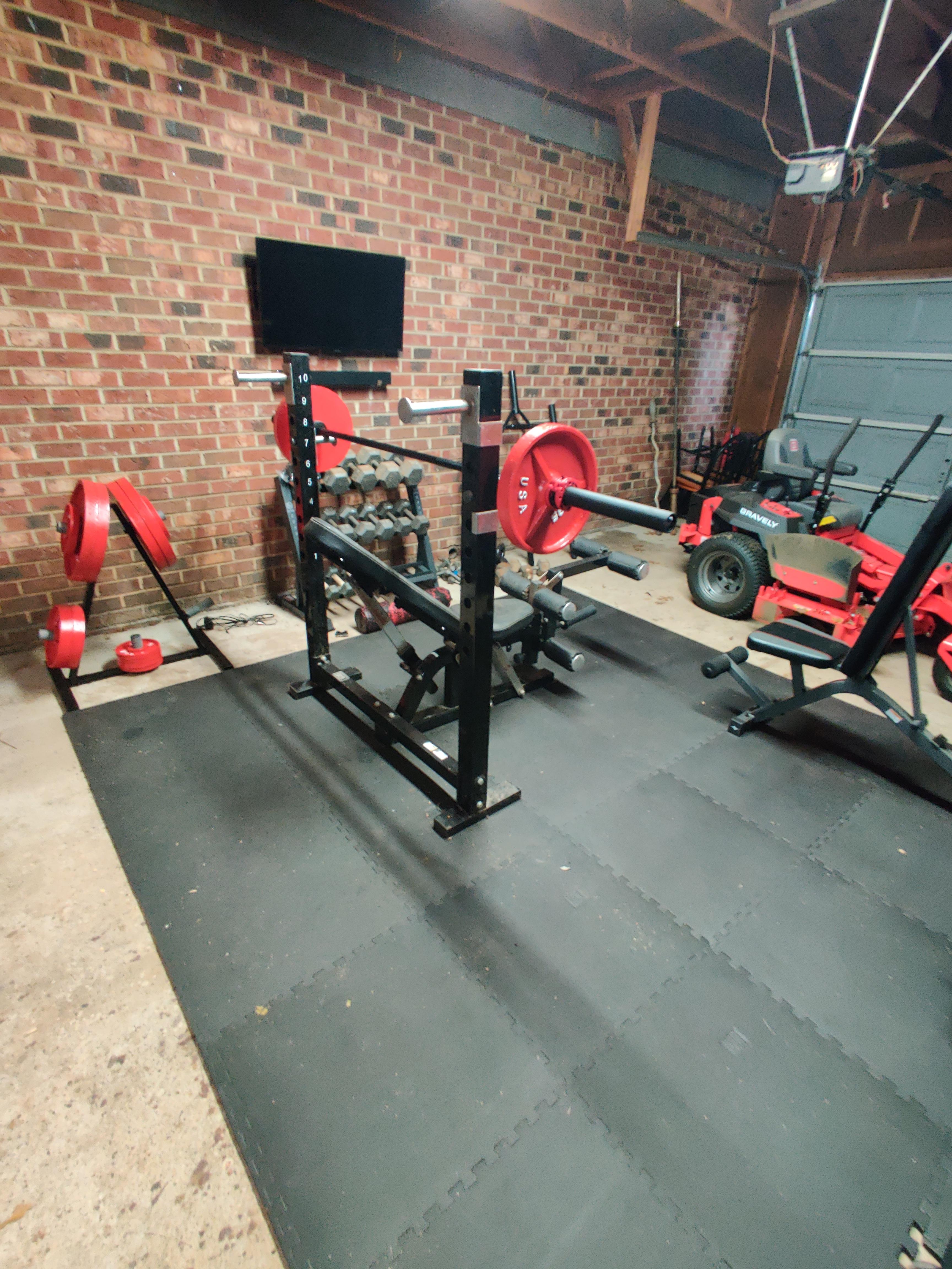 Weights finally finished and ended up hanging a soundbar under the TV