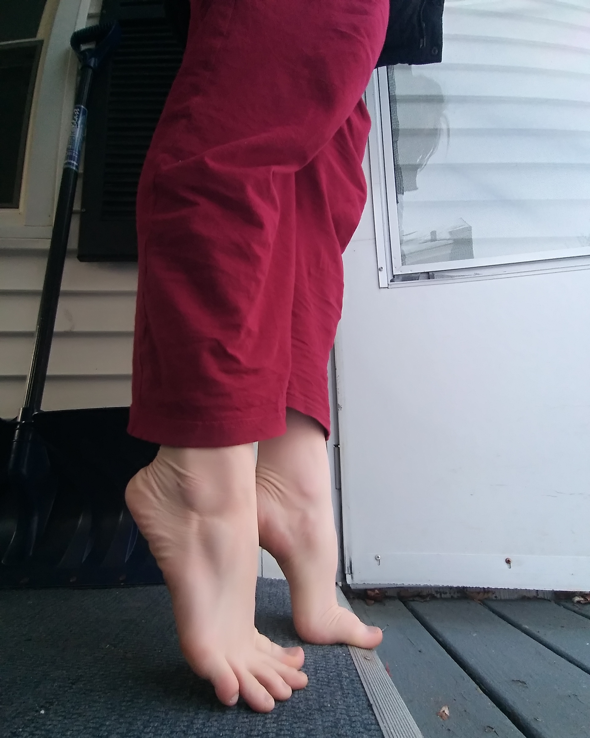 High Arch, looking out at the snow this morning. 😰 r/VerifiedFeet