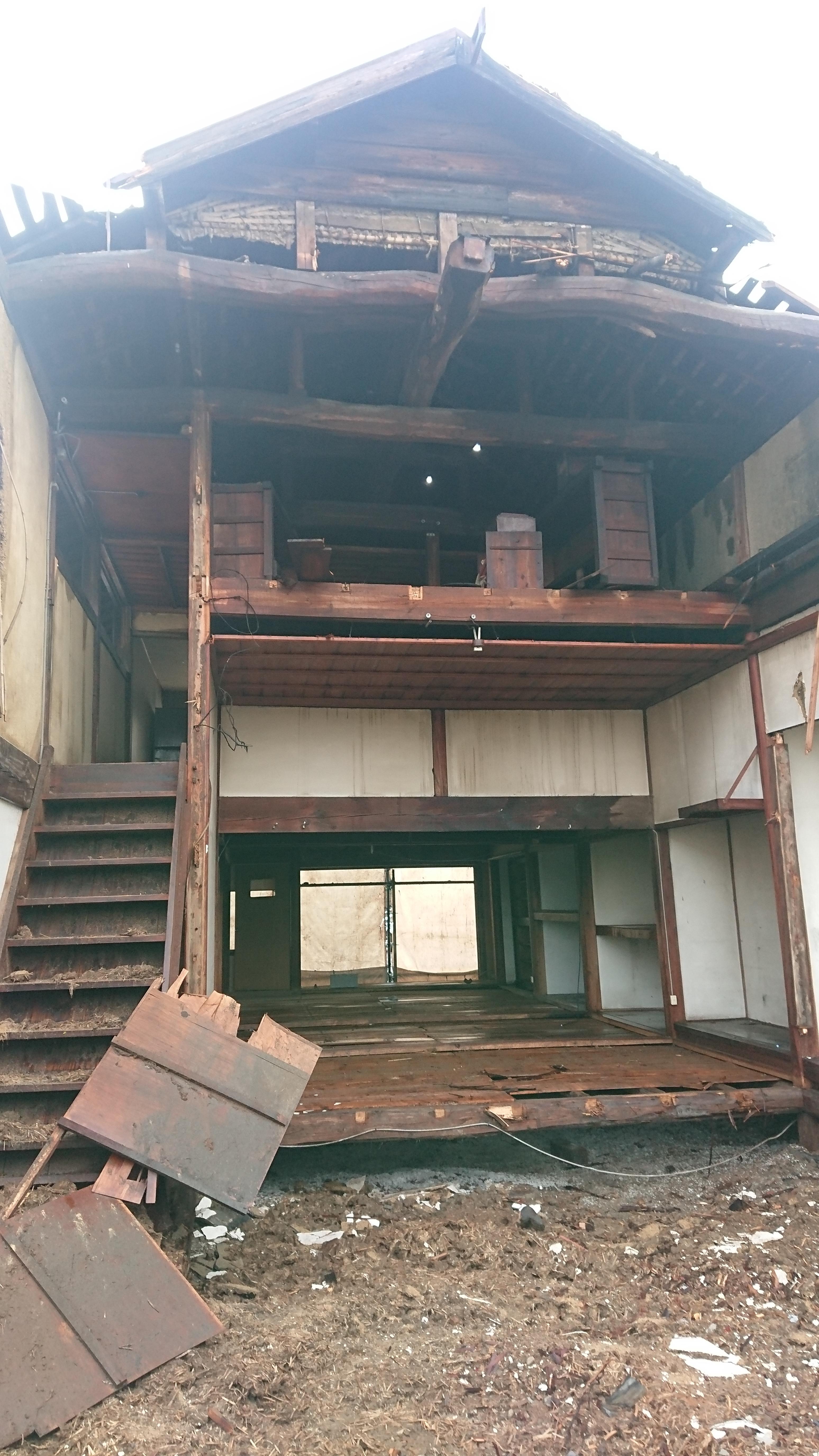 [OC] This traditionally built Japanese house being demolished. Some of