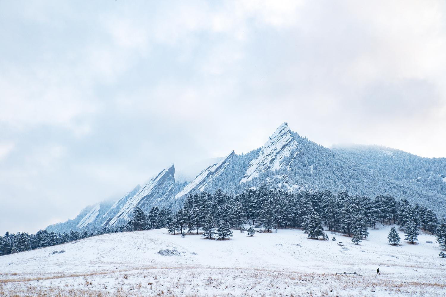 Flatirons in Boulder, Colorado after snow [OC] [1500x1000] r/EarthPorn