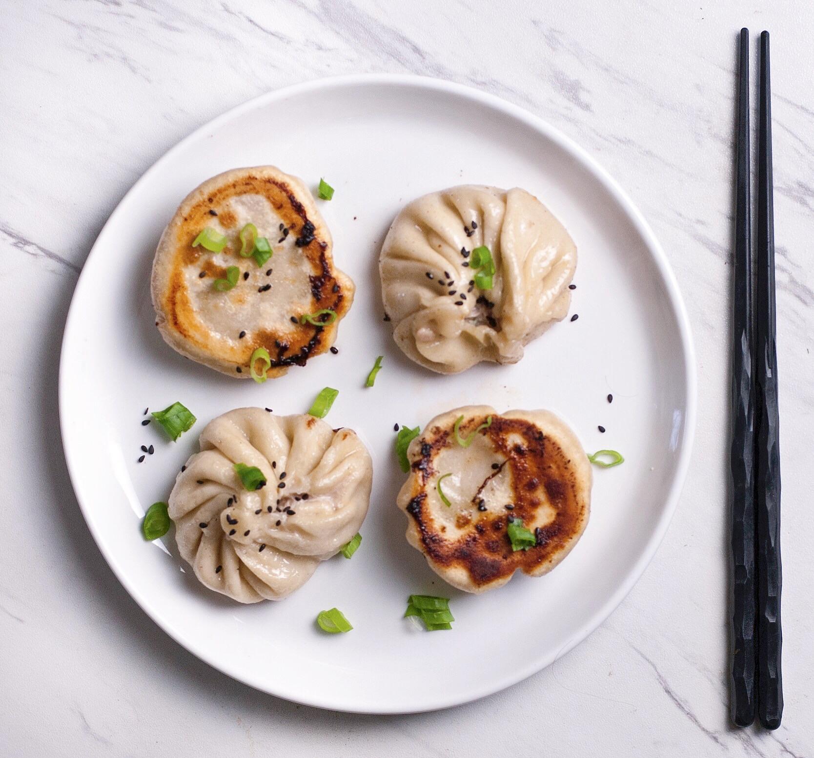 [Homemade] Sheng Jian Bao Pan fried soup dumplings r/food