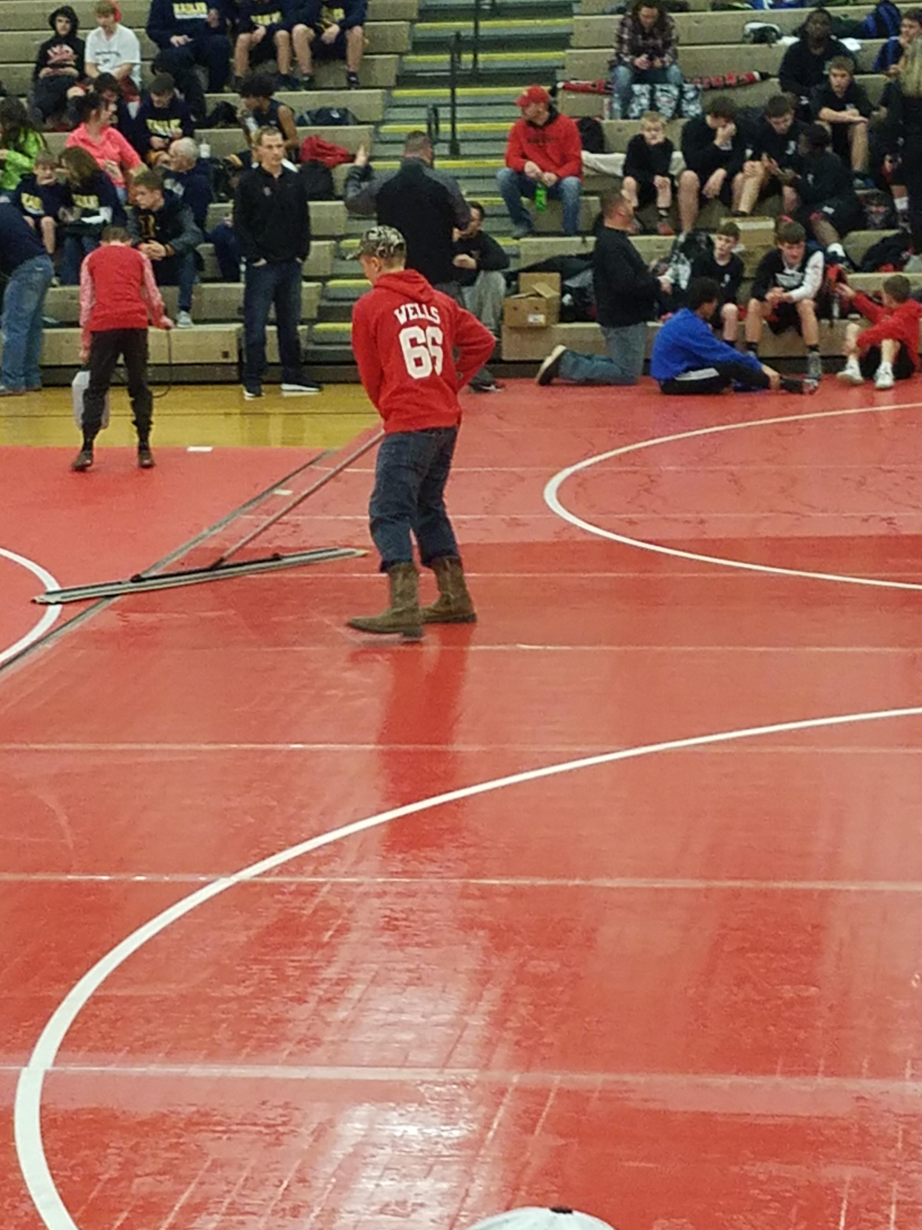 Hmm I wonder why our wrestlers get ringworm... r/wrestling