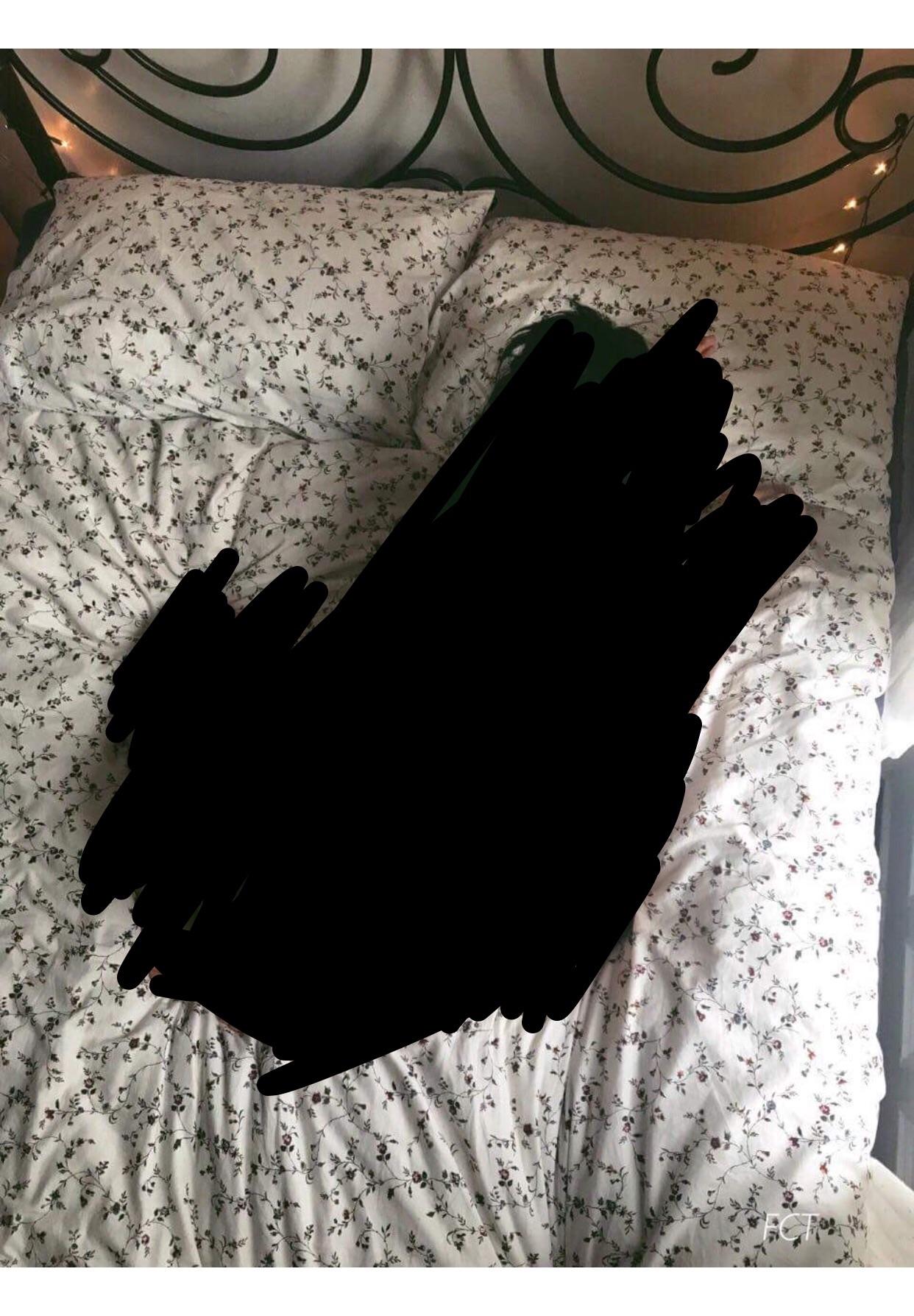 This sheet/pillowcase set? r/HelpMeFind