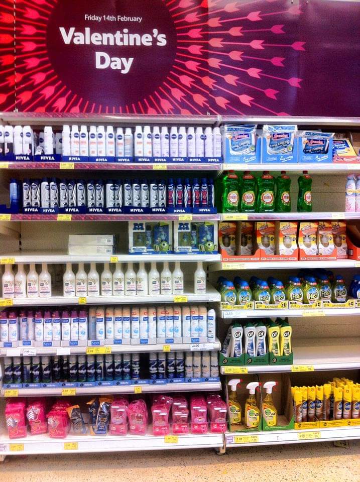 Top valentine's gifts from Tesco, good luck with one of those guys 😂😂😂 r/CasualUK