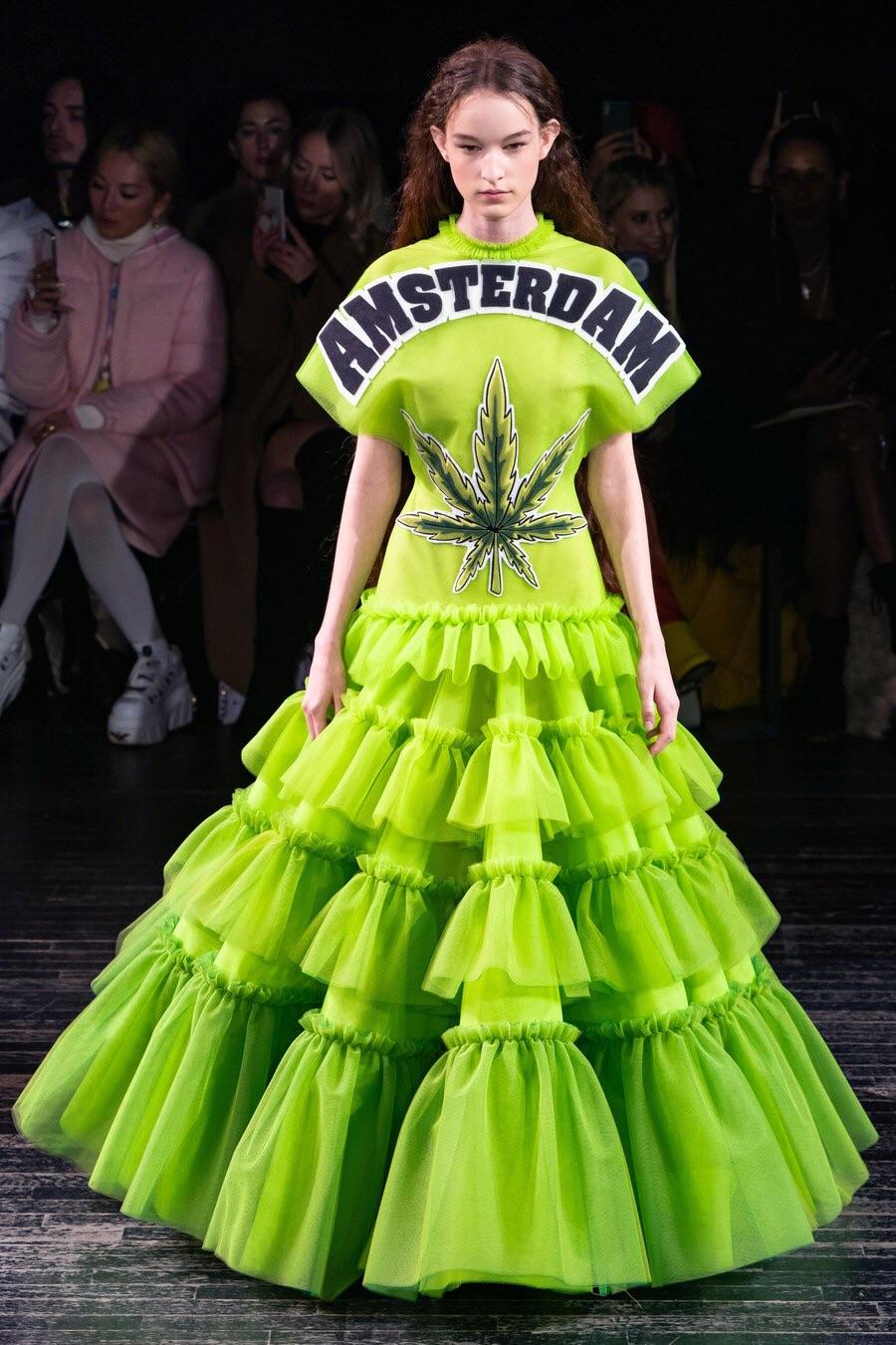 A bold fashion statement by Viktor & Rolf, Spring 2019 couture. r