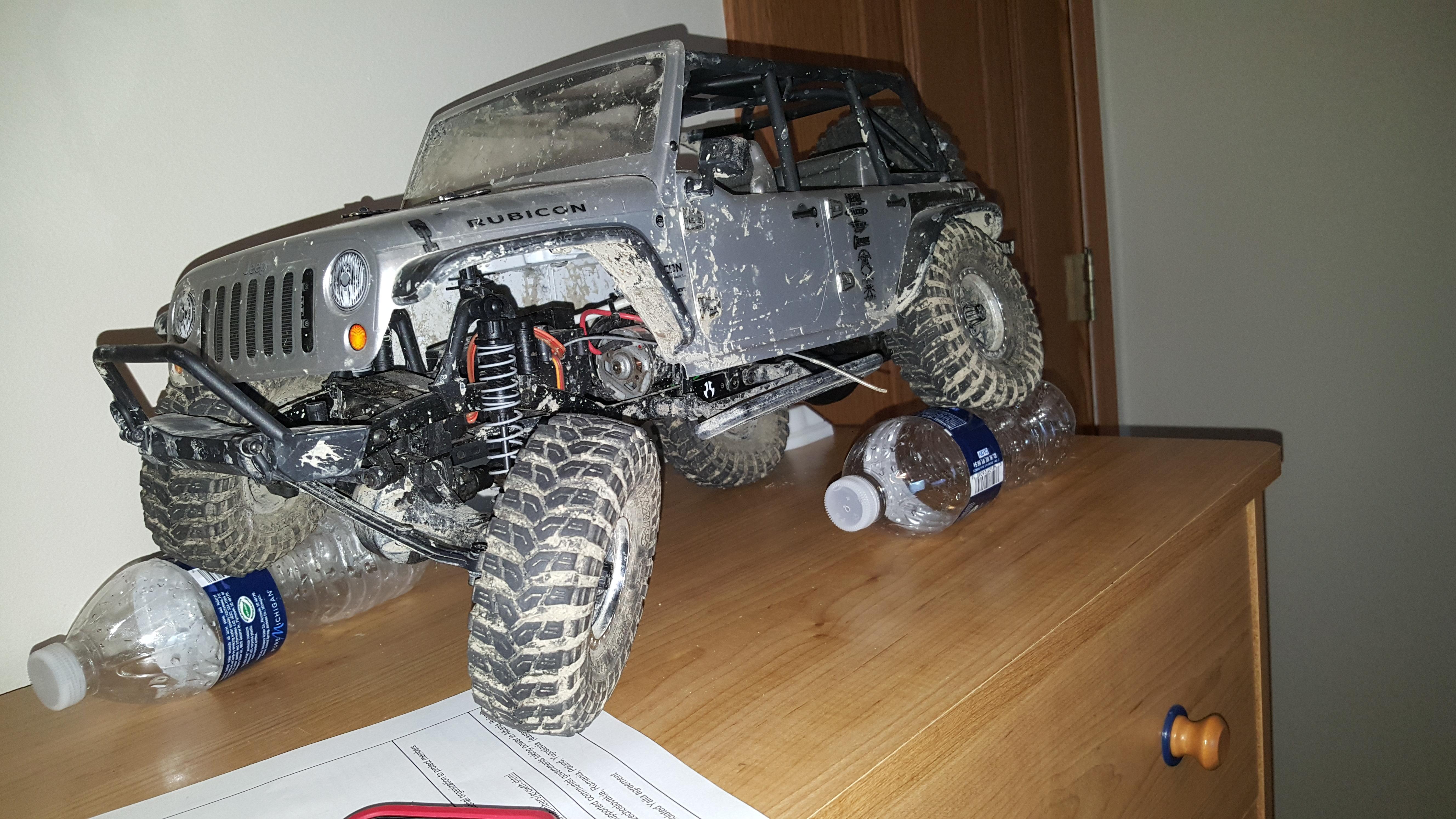 My little Axial SCX10 2012 Jeep Wrangler Rubicon. r/radiocontrol