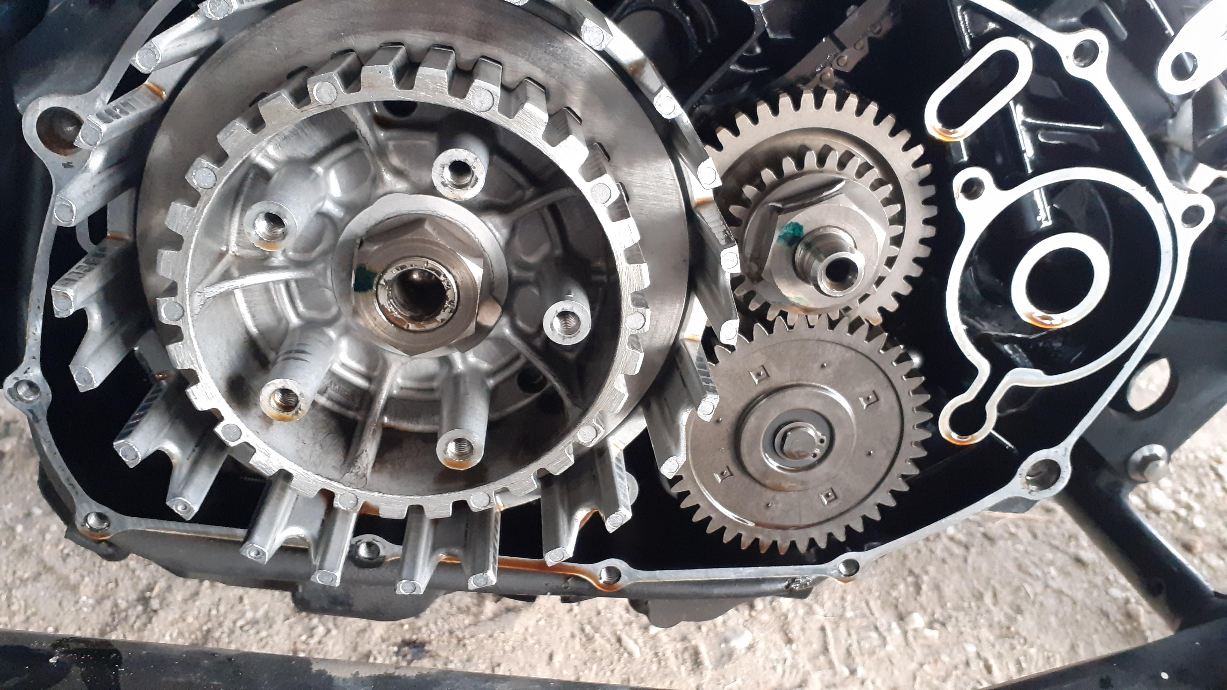 1998 XVS 650 clutch change day 2.Removed the friction plates and