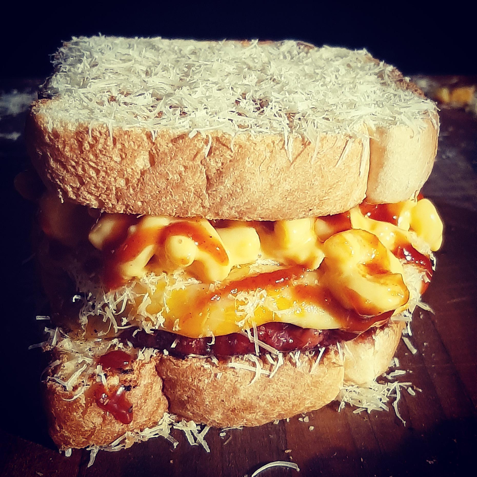 Smoked Mac N Cheese Cheat Burger On Texas Toast with Shredded Gouda