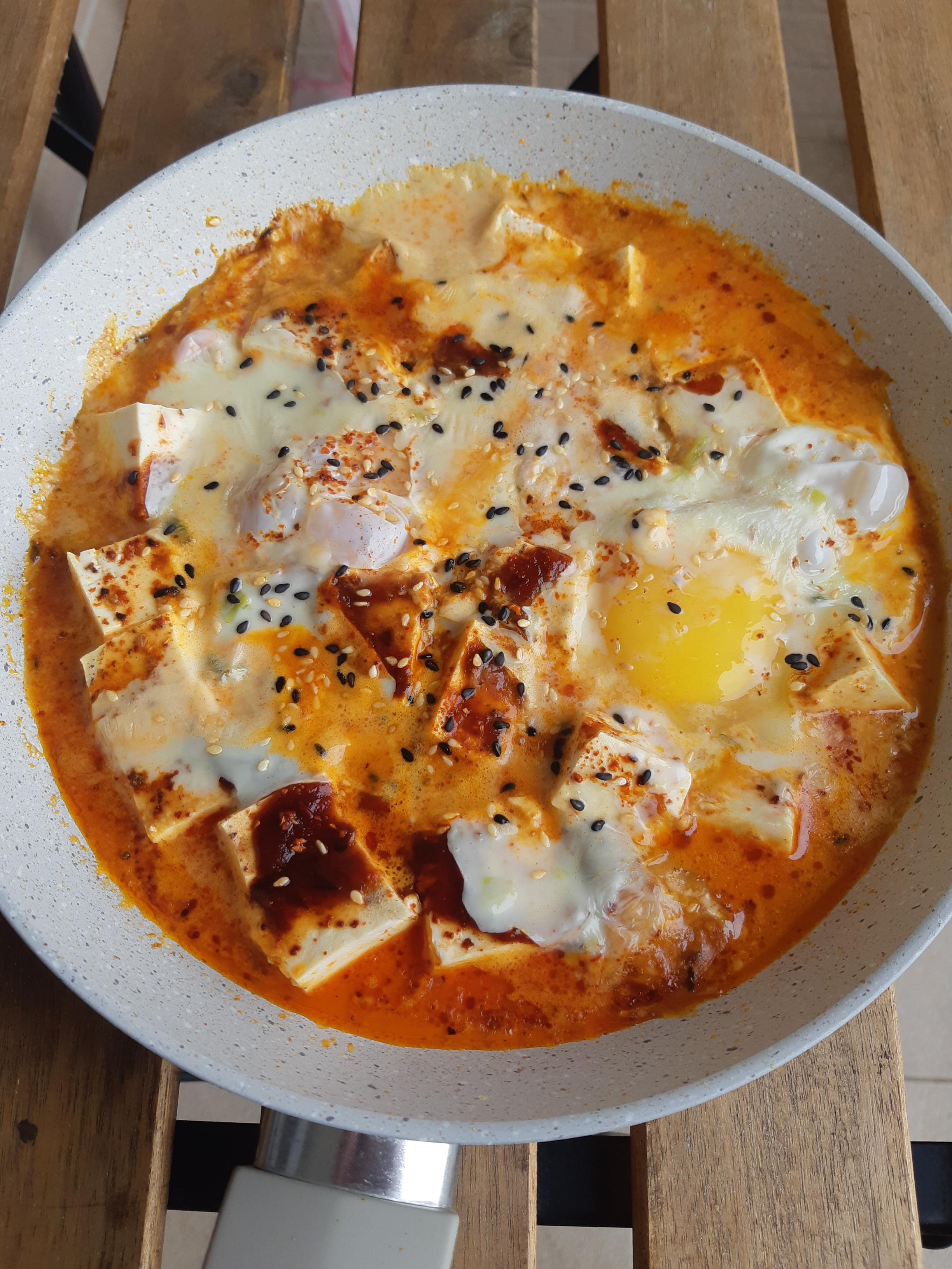 Kimchi, eggs, tofu and hot sauce "shakshuka" r/Keto_Food