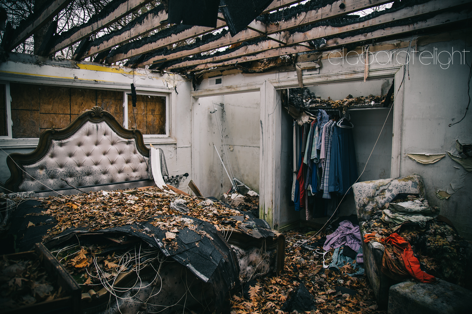 Abandoned mansion in the middle of the woods illinois [2000x1333] r