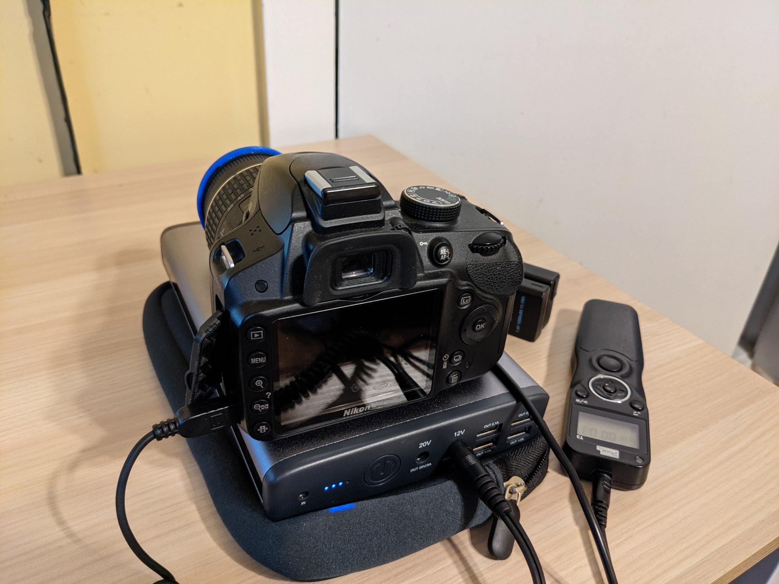 Yes, you can use 12V as input for a Nikon D3200 r/Nikon