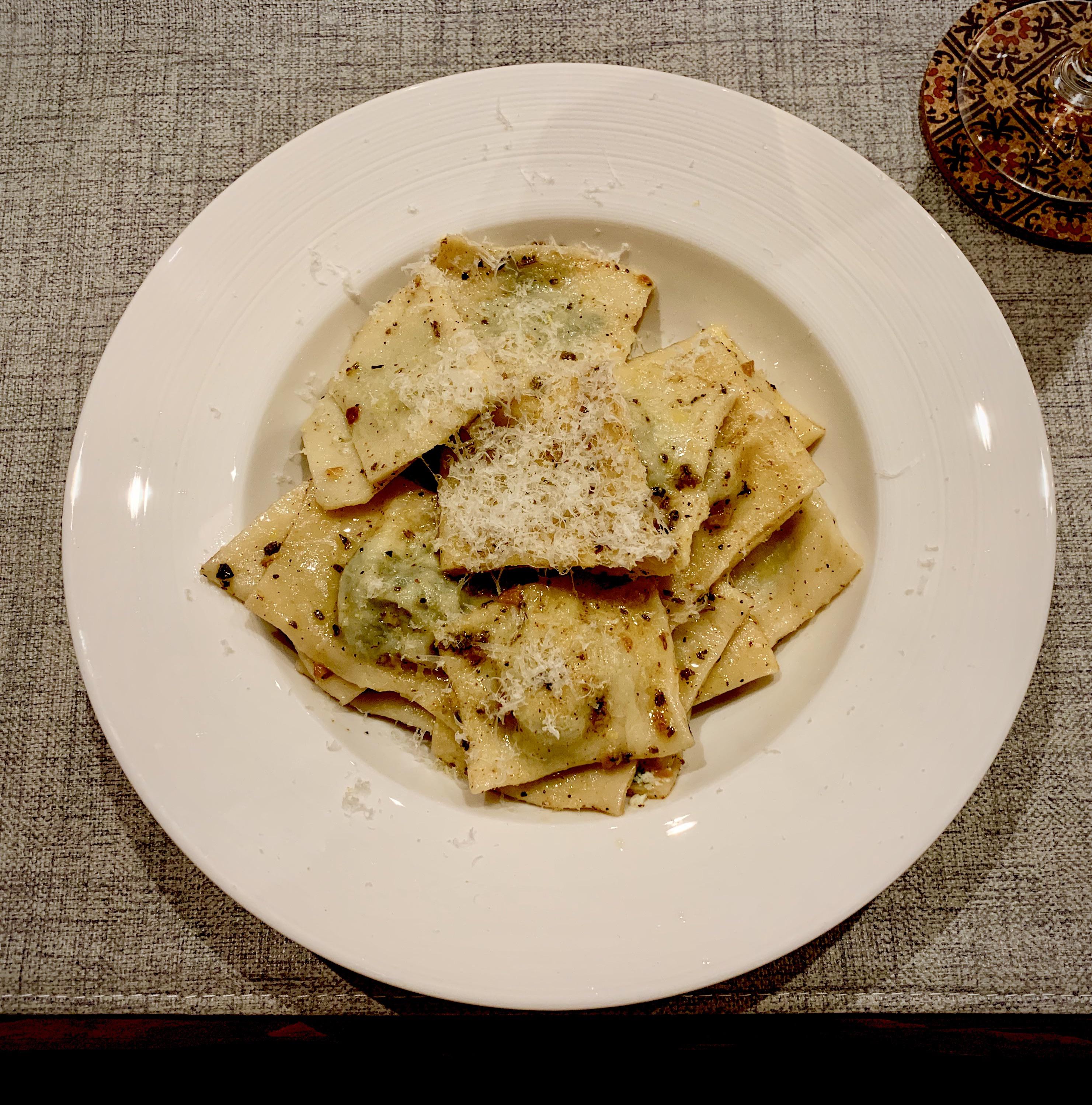 [HOMEMADE] Goat’s cheese and spinach ravioli with sage butter r/food