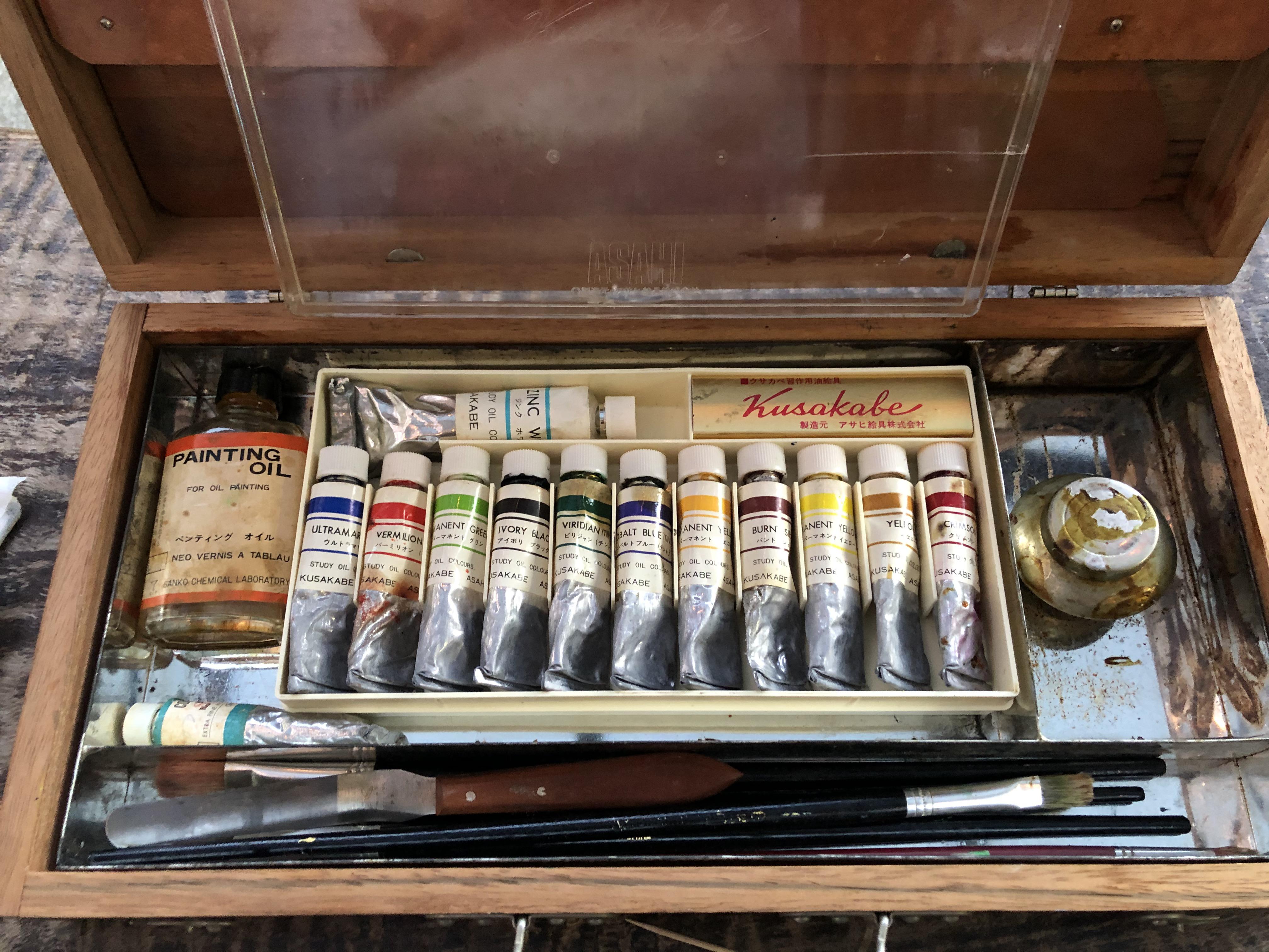 Picked up this old oil paint set here in Japan. There’s no dates on
