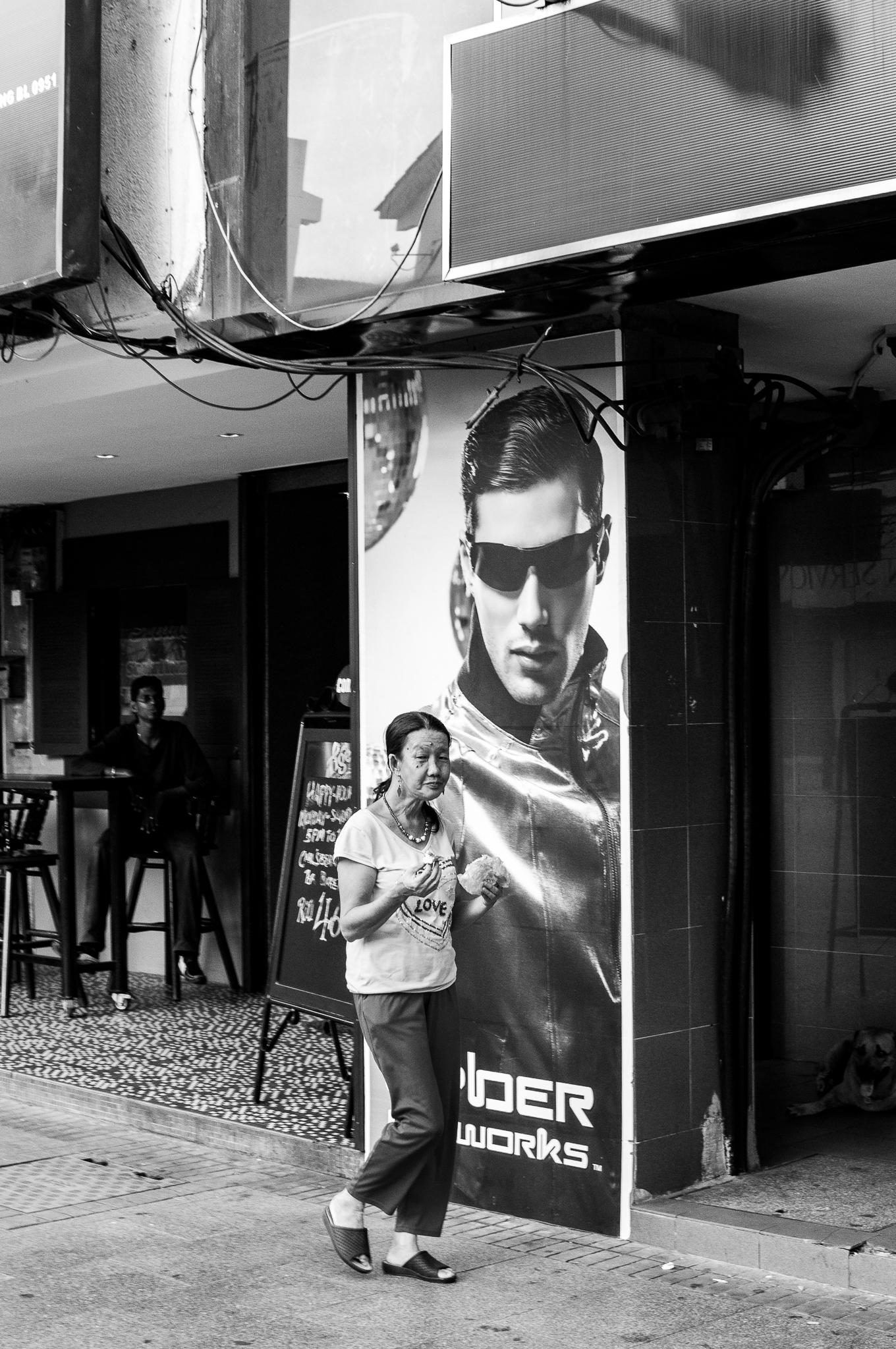 "Looks yummy.." Nikon D300s + 35mm F1.8 Nikkor r/streetphotography