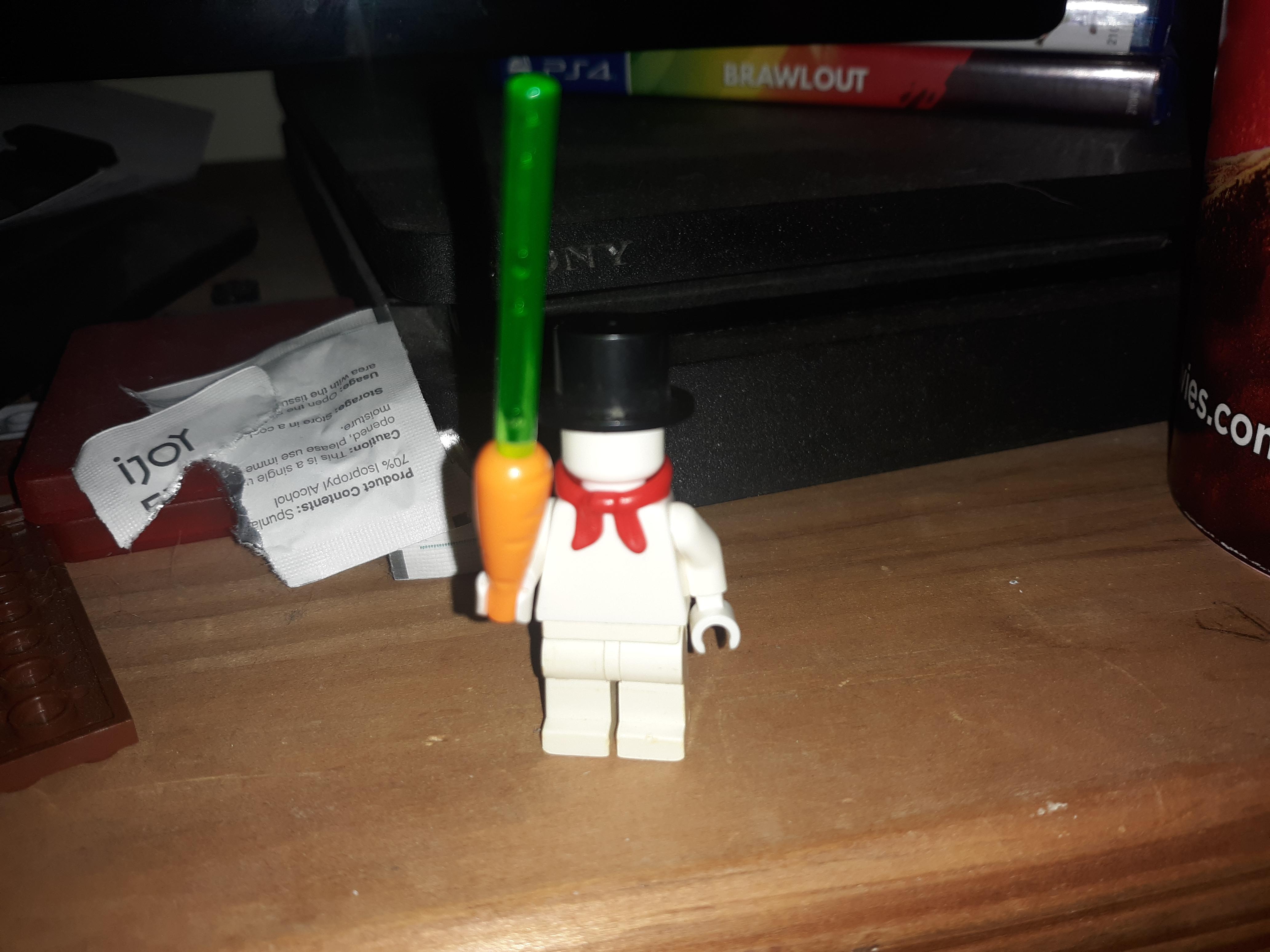 Snowman I made and his cool weapon r/moc