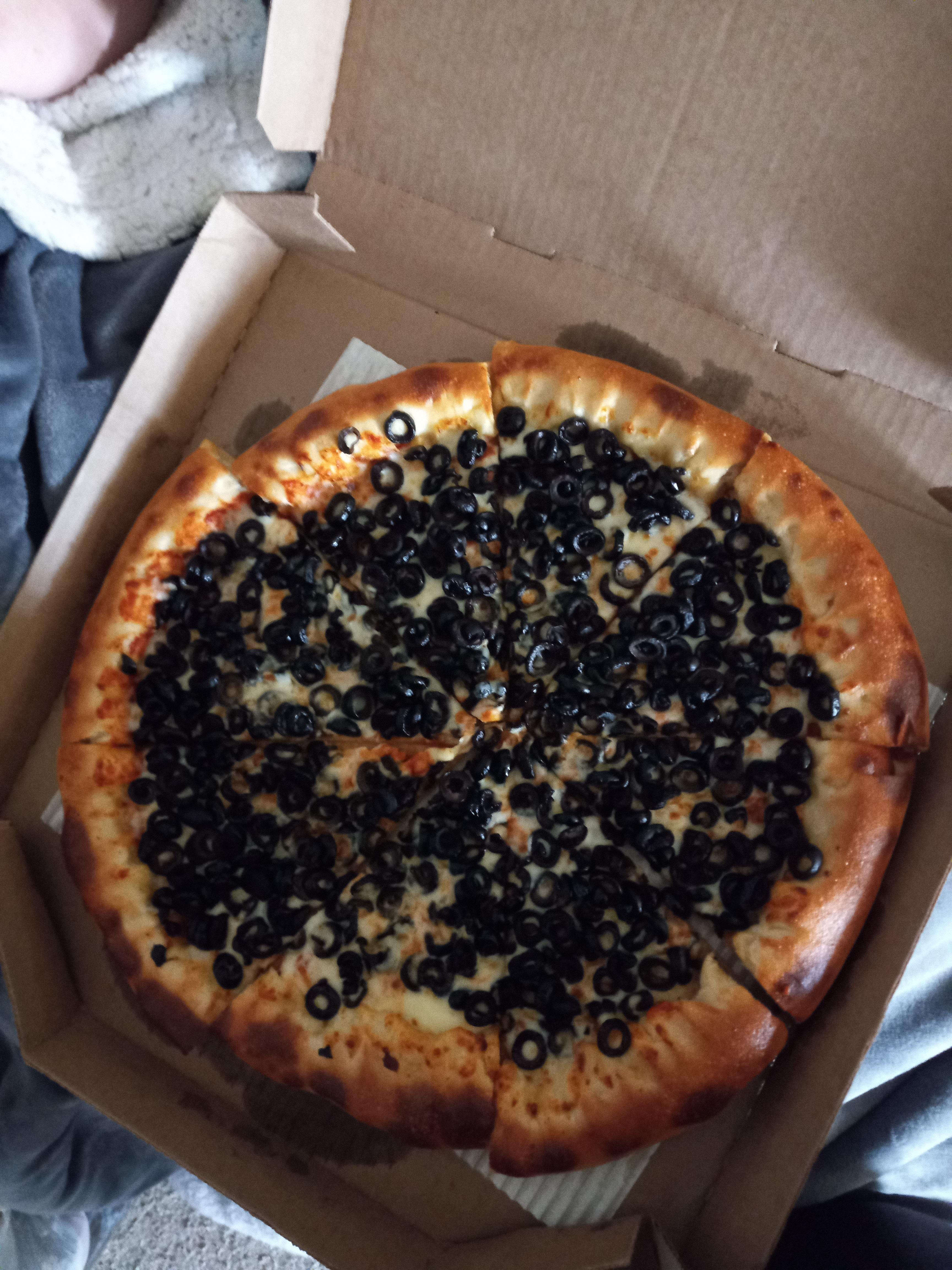 This Pizza Hut took extra olives literally trypophilia