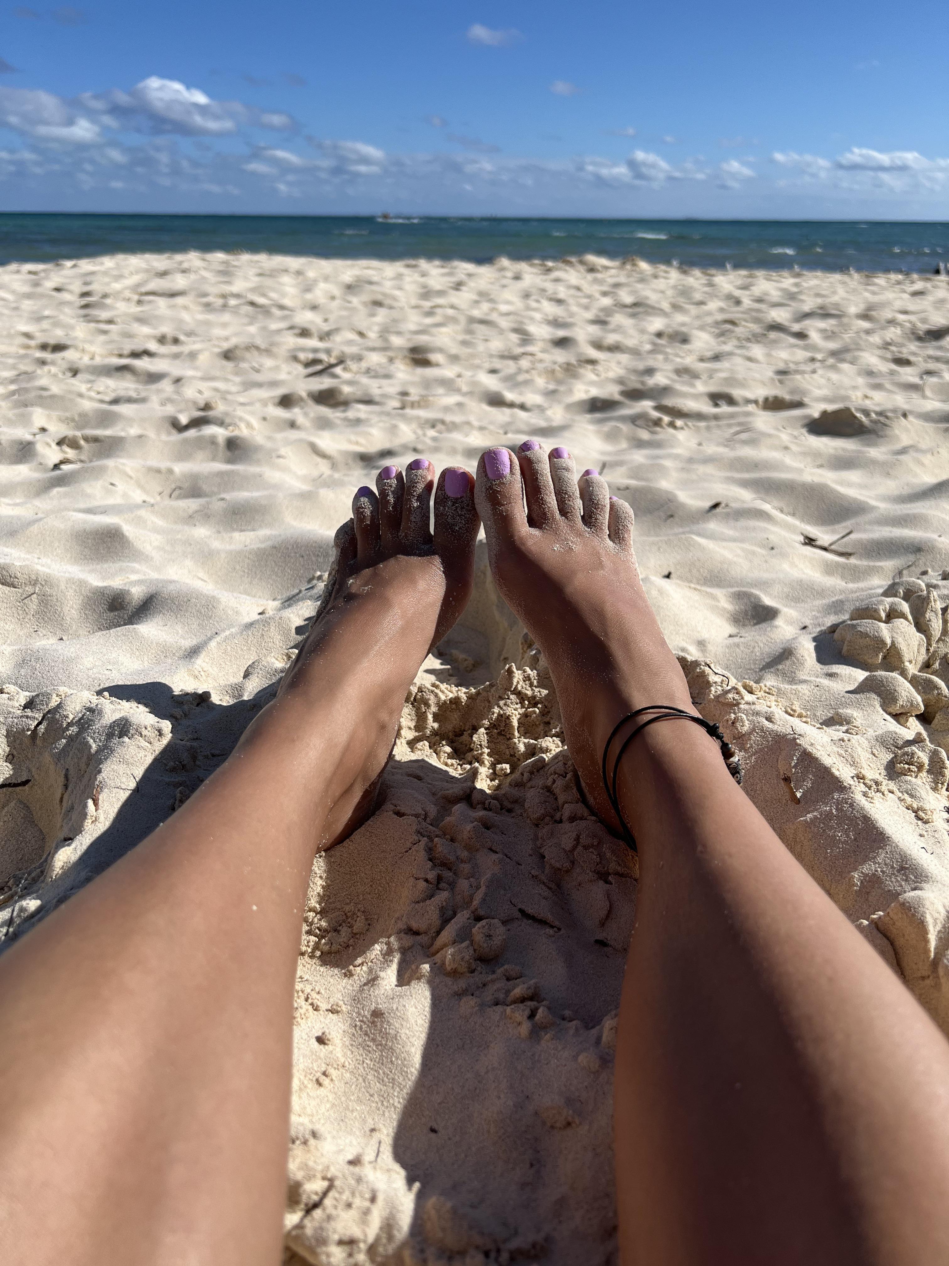 My perfect feet 🥰 more pics on my of, fansly, loyal fans or pocketstars