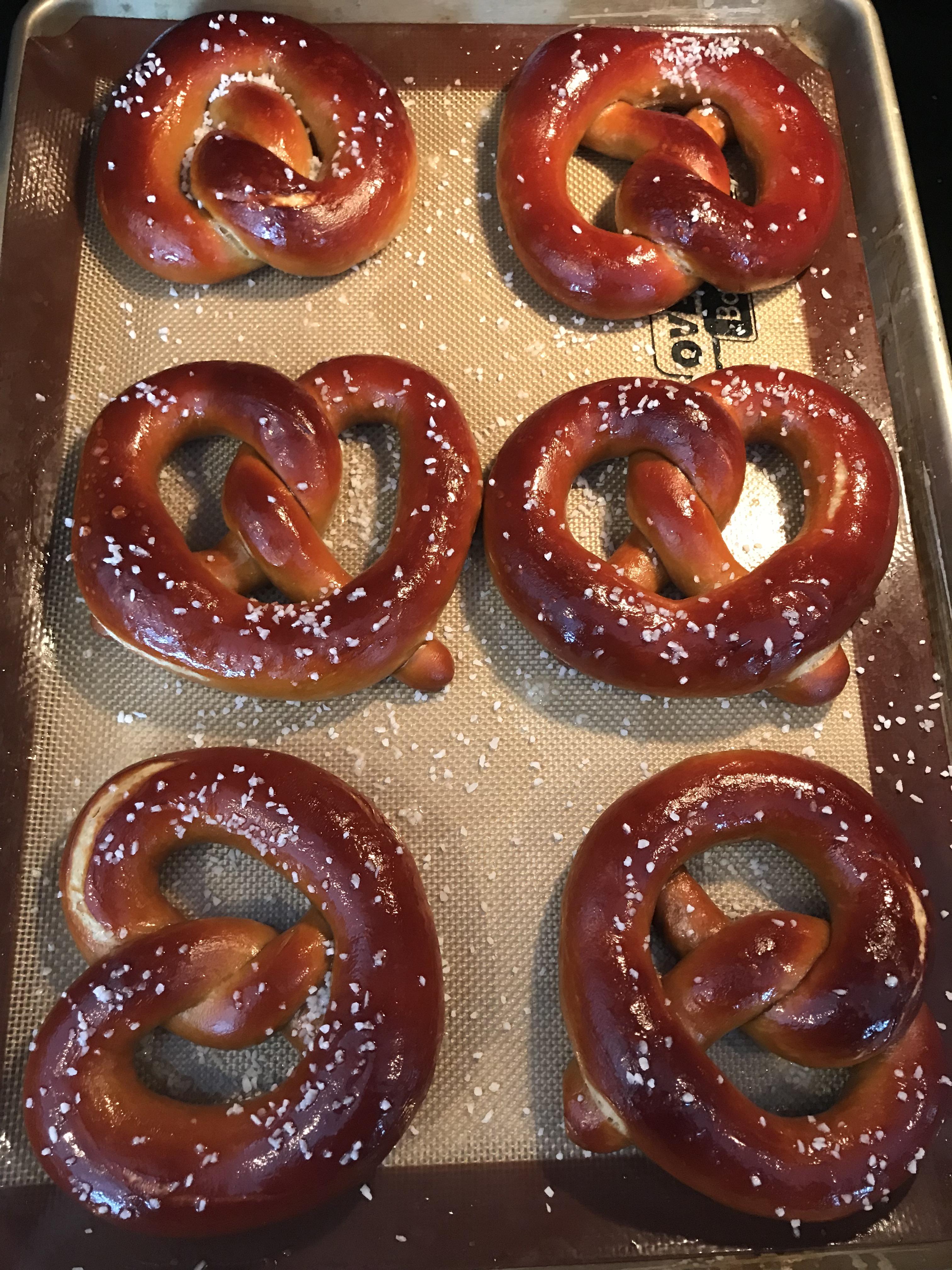 Lye Dipped Soft Pretzels (OC) (1440 x 2560) r/FoodPorn