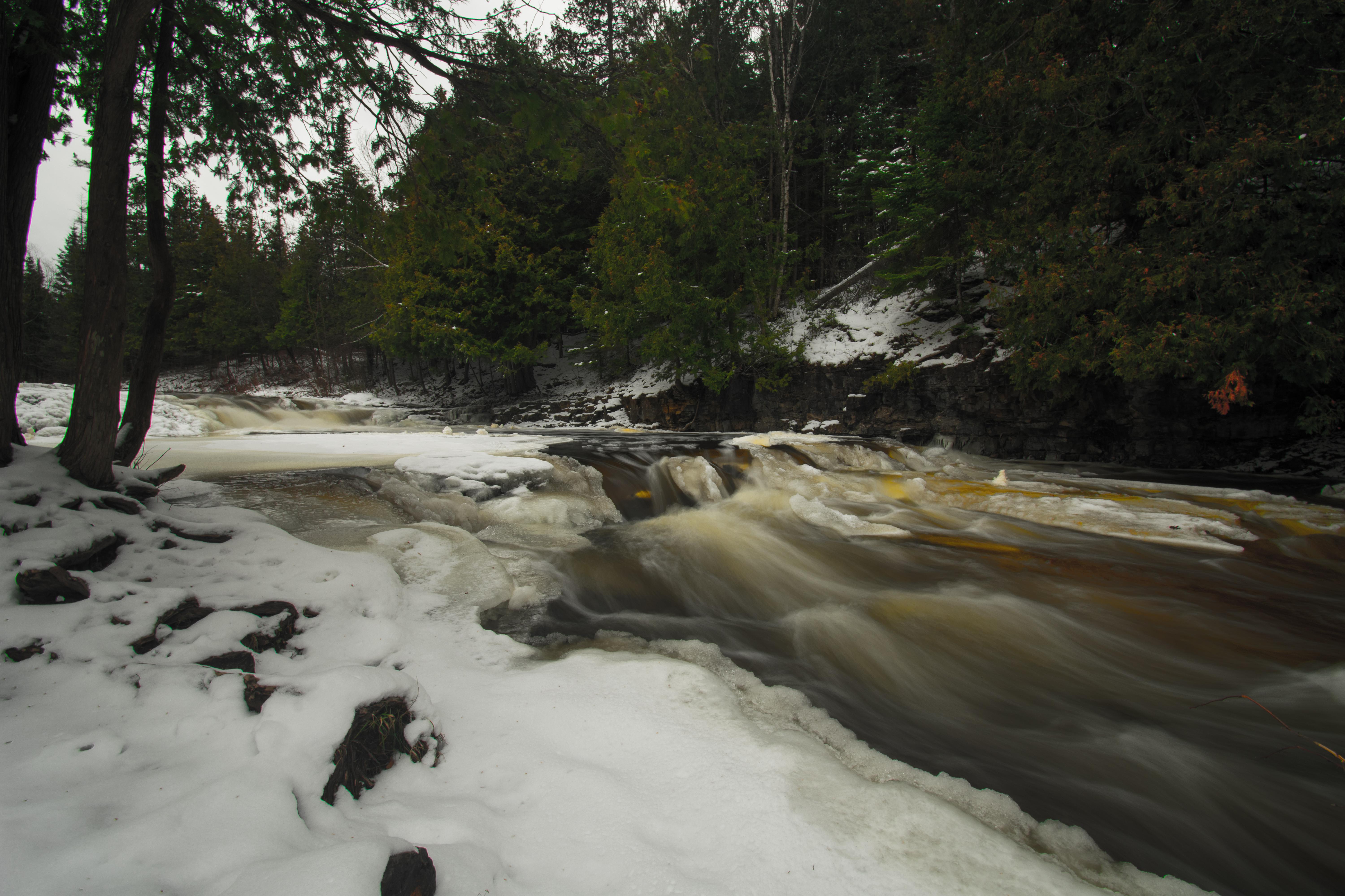 Chilly Afternoon on the Ocqueoc River, MI [6000x4000] [OC] r/EarthPorn