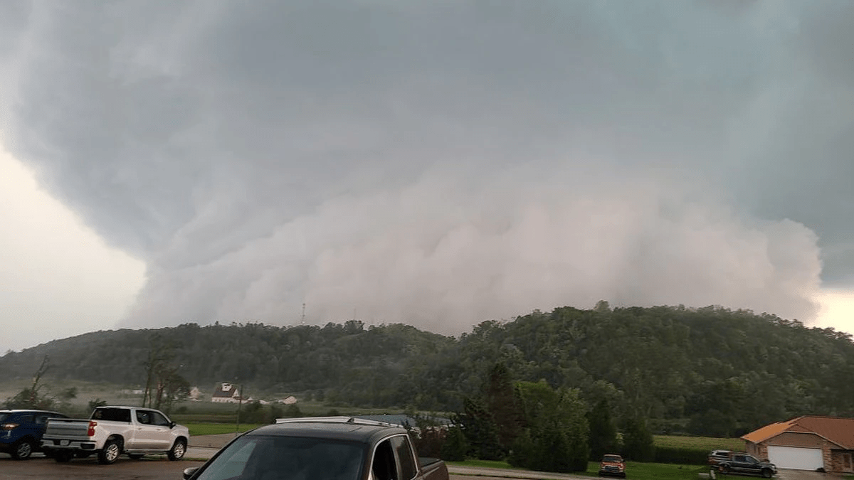 Mesocyclone of the Boscobel, WI EF3 cell from Saturday evening r/weather