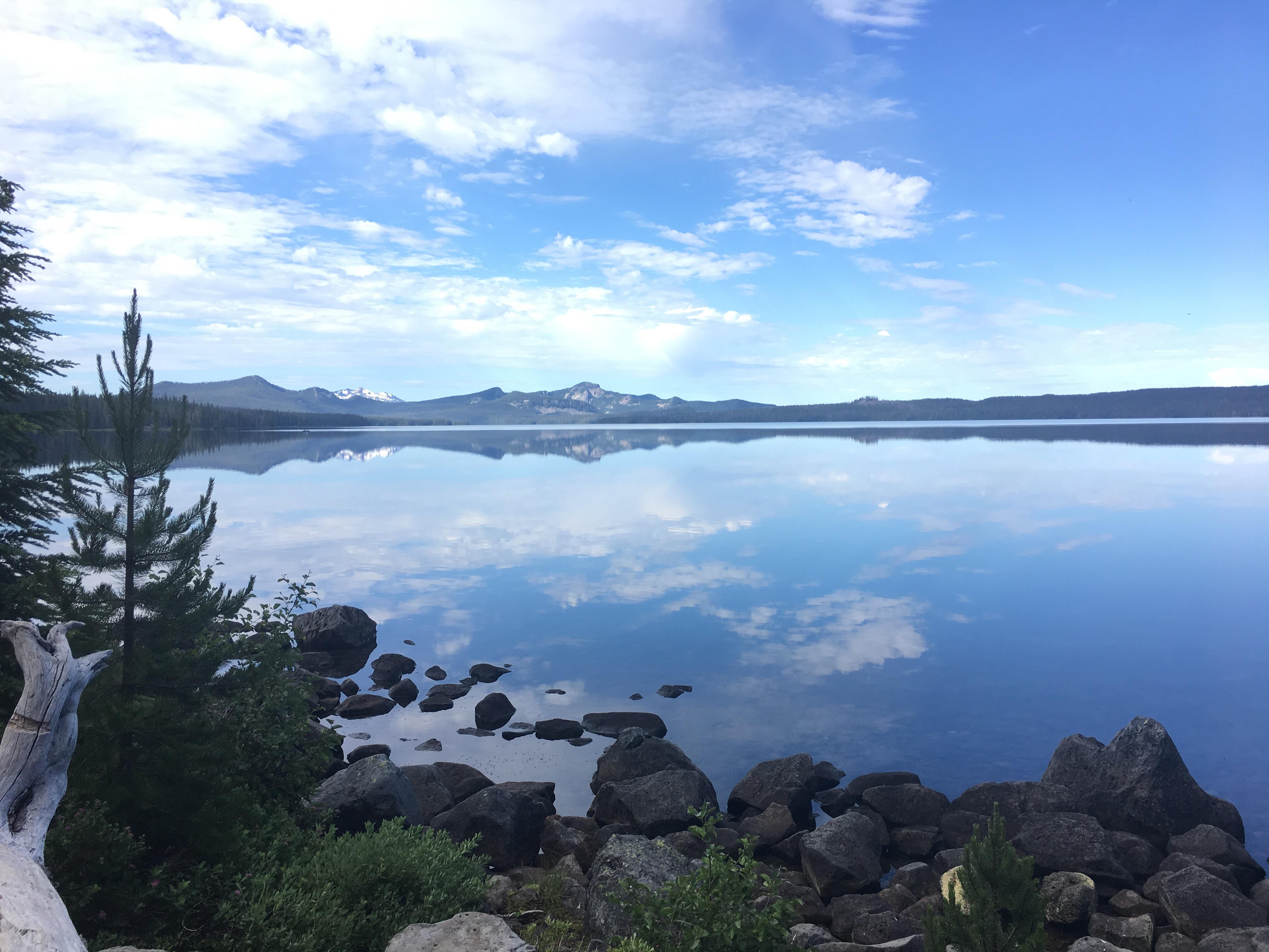Morning reflection at Waldo lake r/oregon