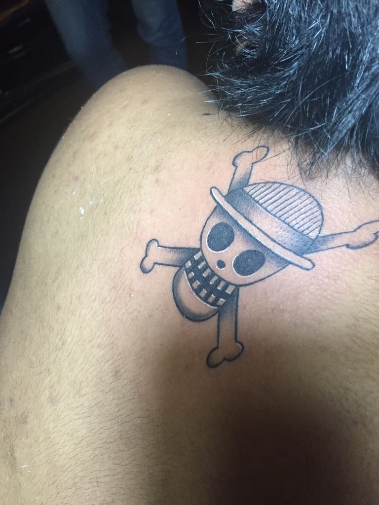 I tattooed the Straw Hat Pirates Jolly Roger onto the nape of my neck