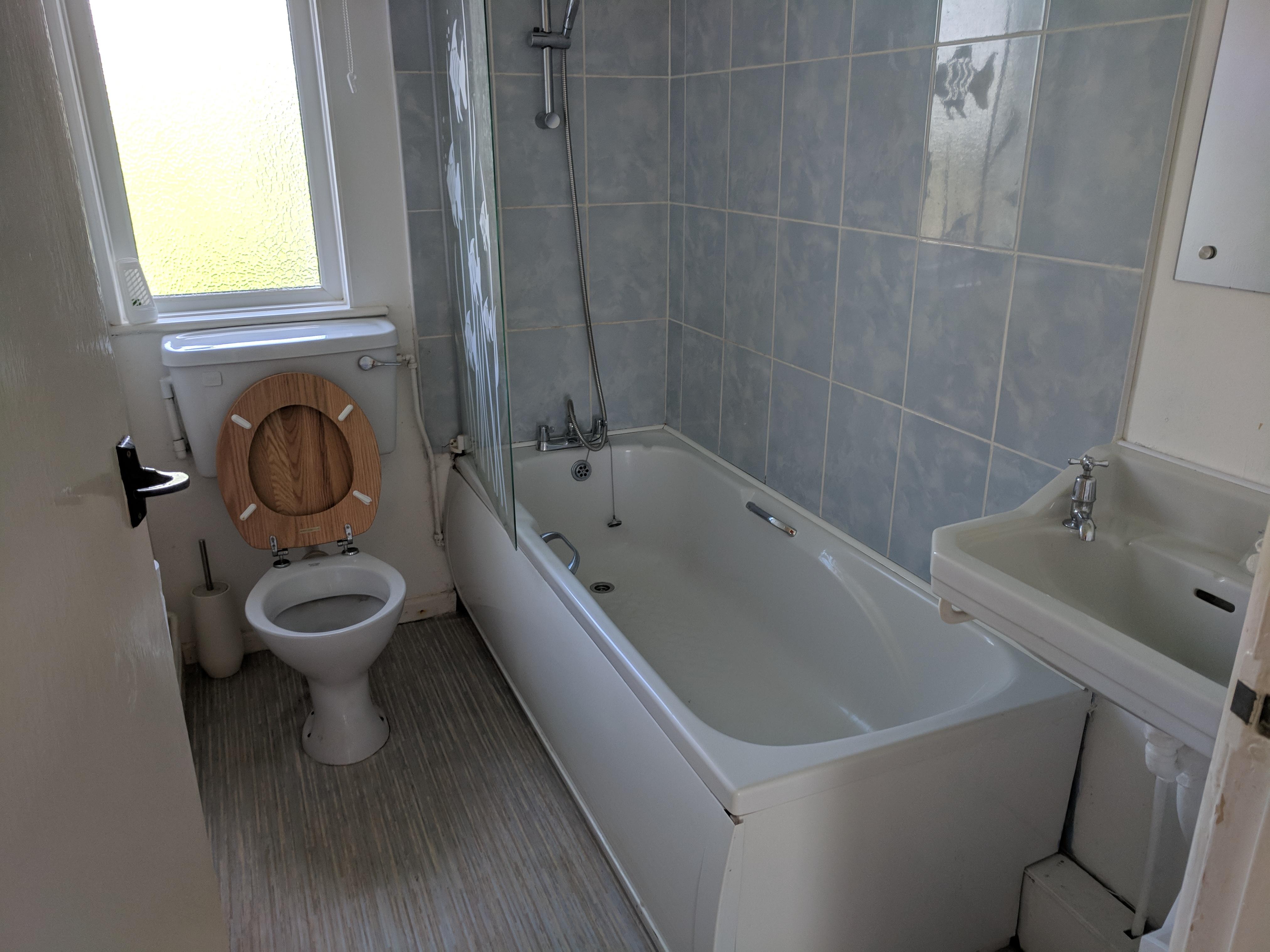 Any ideas on how to improve my bathroom? (rented property) r
