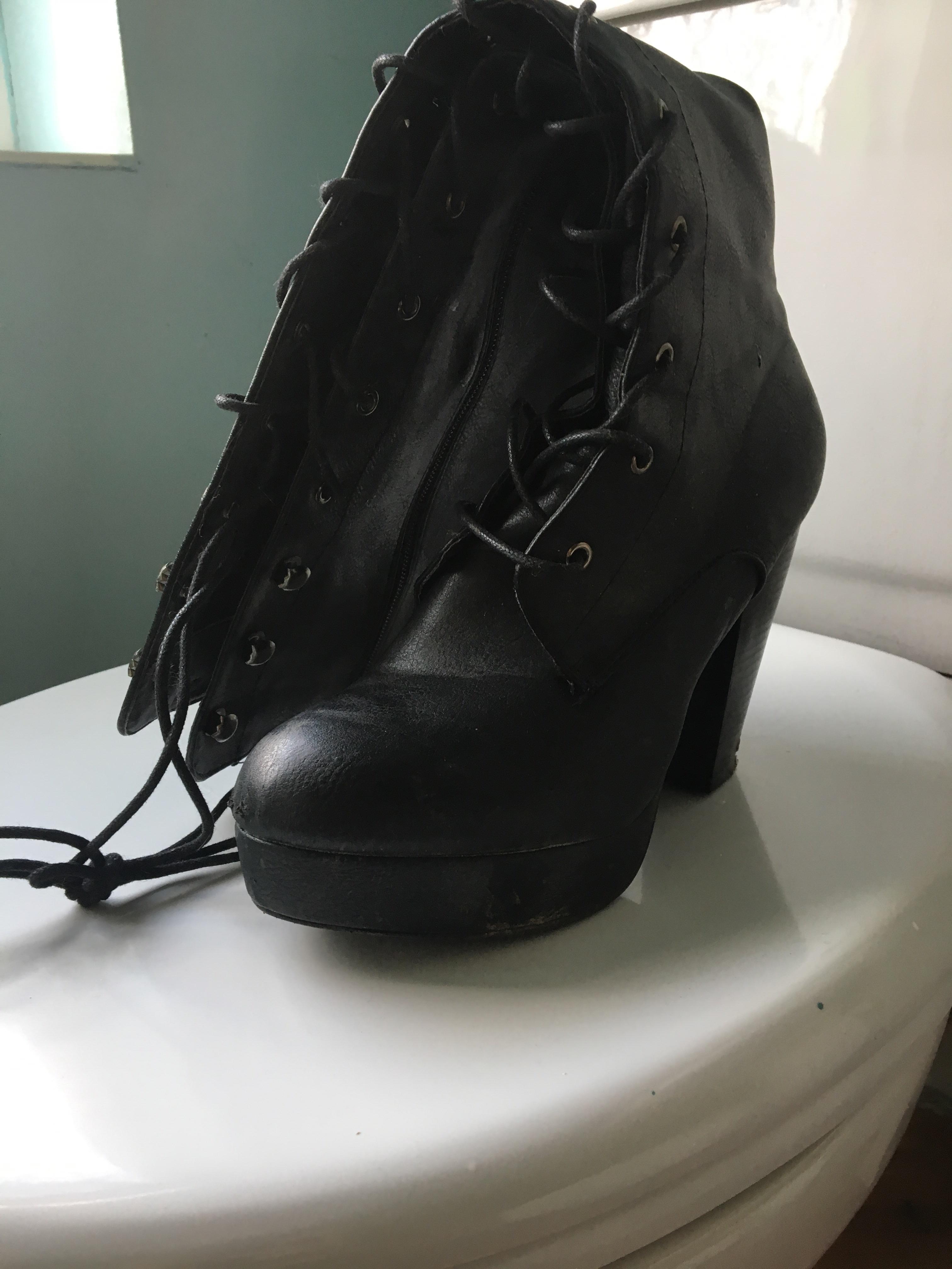 Trolls! My cats peed on my boots, is it okay to wash them? r/AskTrollX