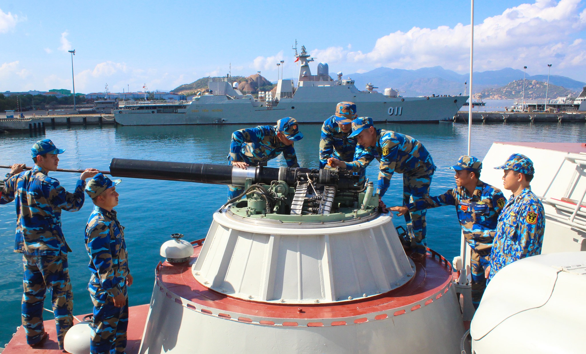 Vietnamese sailors cleaning a AK630 CIWS of a Gepard class frigate