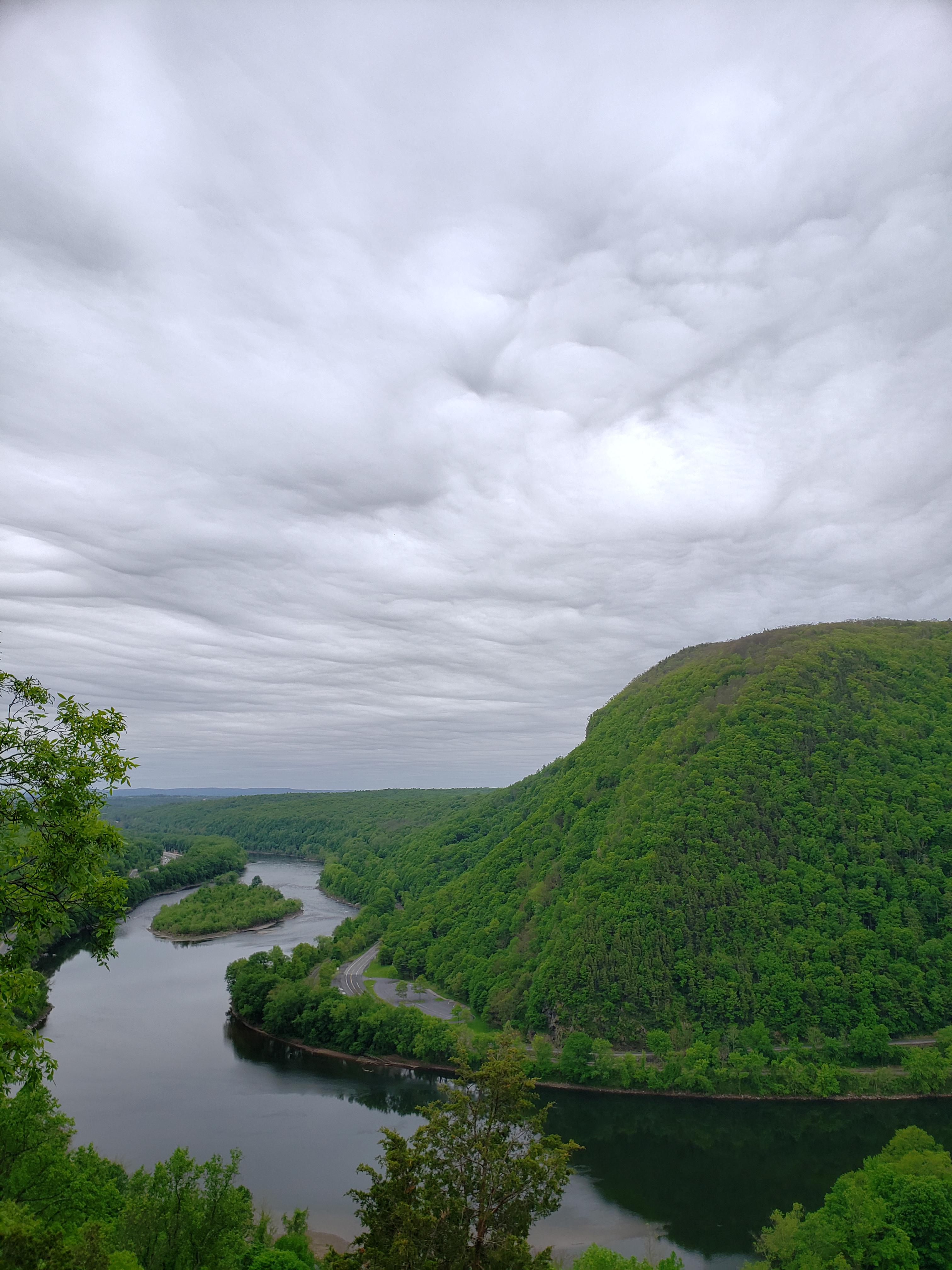 Mount Tammany this morning, Delaware Water Gap, New Jersey, USA r/hiking