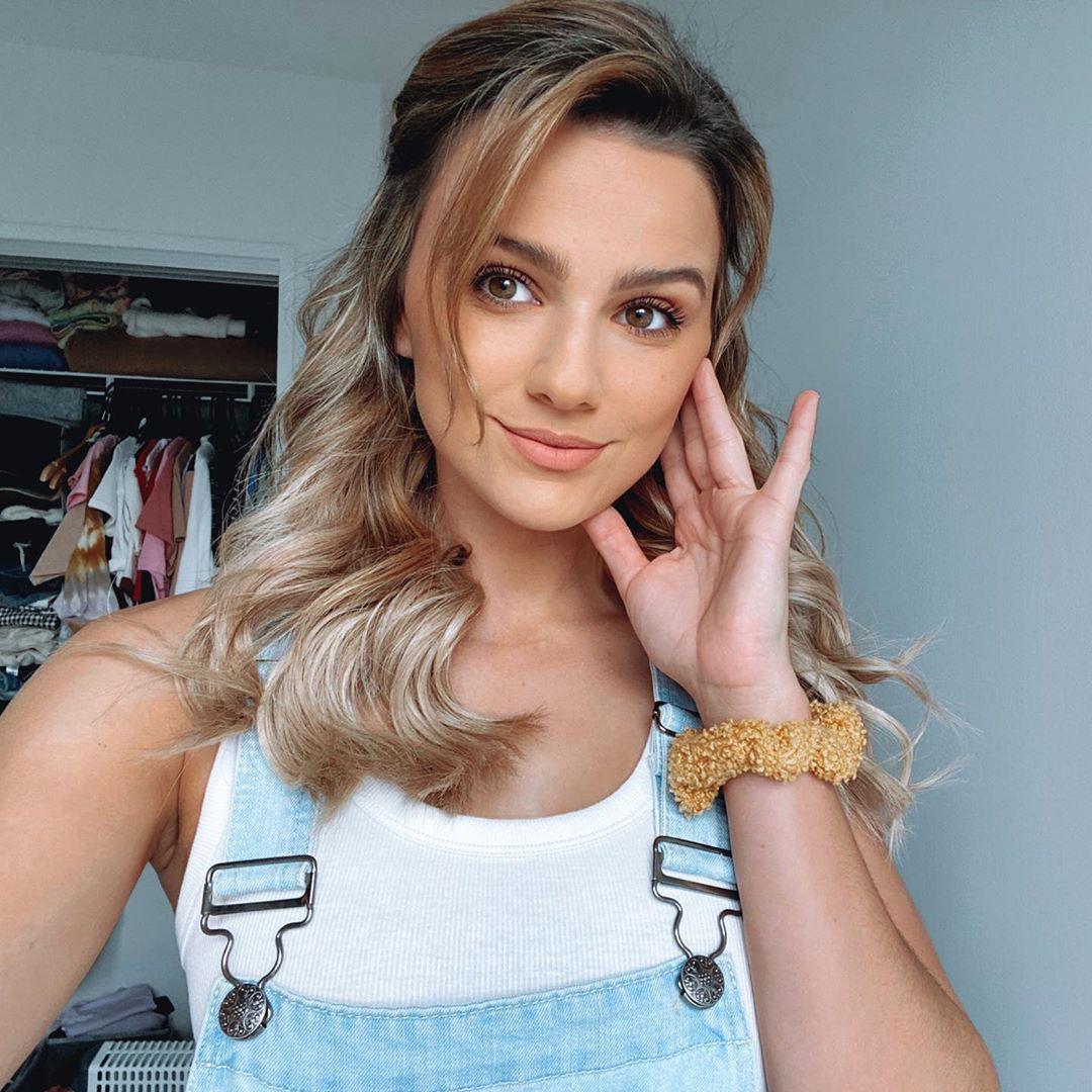 Hunter Deno [Amelia, Dino Fury] They’re going slight blonde this year. She looks amazing. r