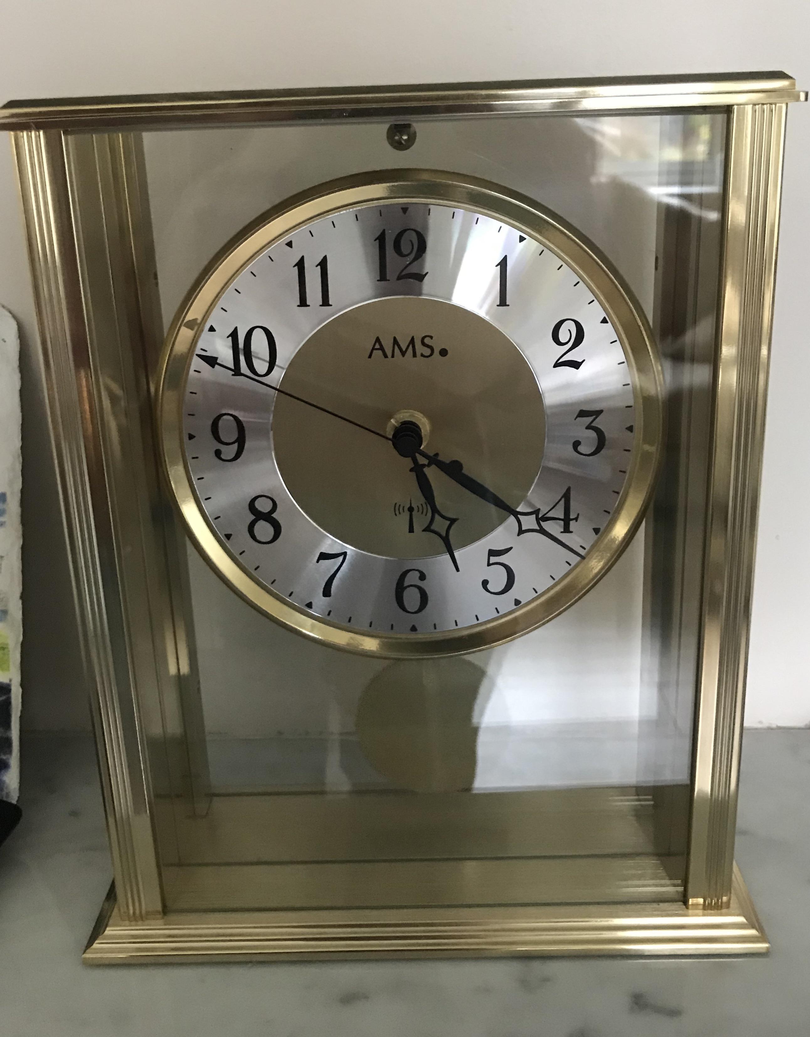 Radio clock wrong time, this radio clock was bought in France , The time automatically sets to