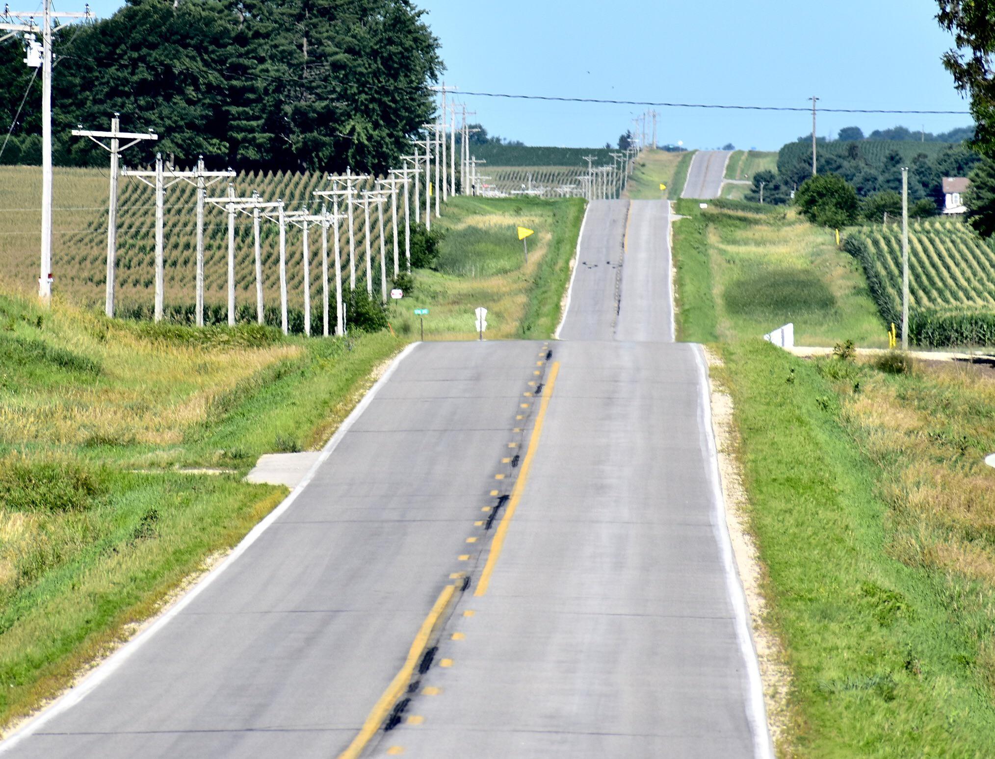 The rolling hills of Iowa farmlands July 2018 r/bicycletouring