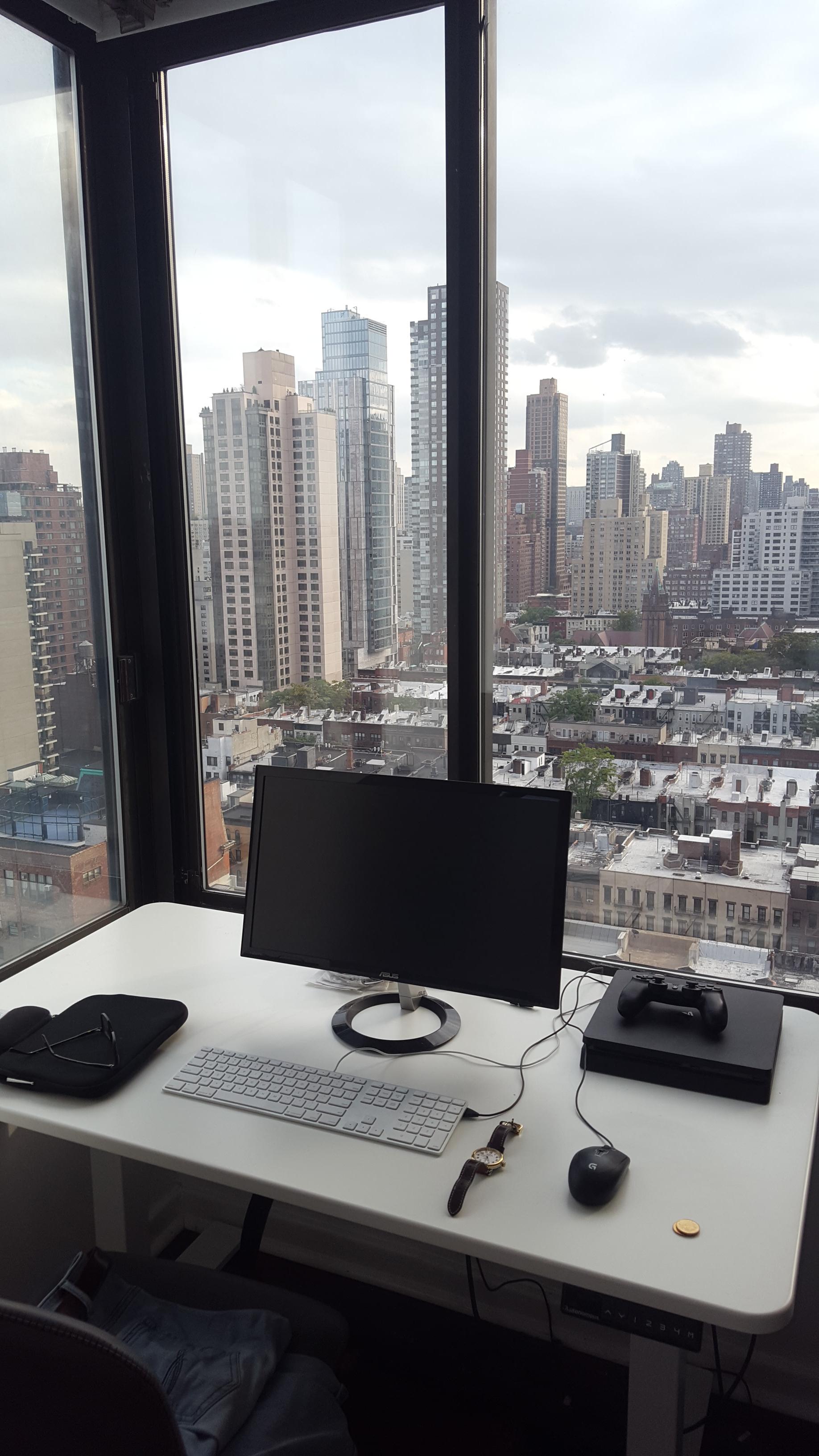 Cozy desk setup in Manhattan r/CozyPlaces