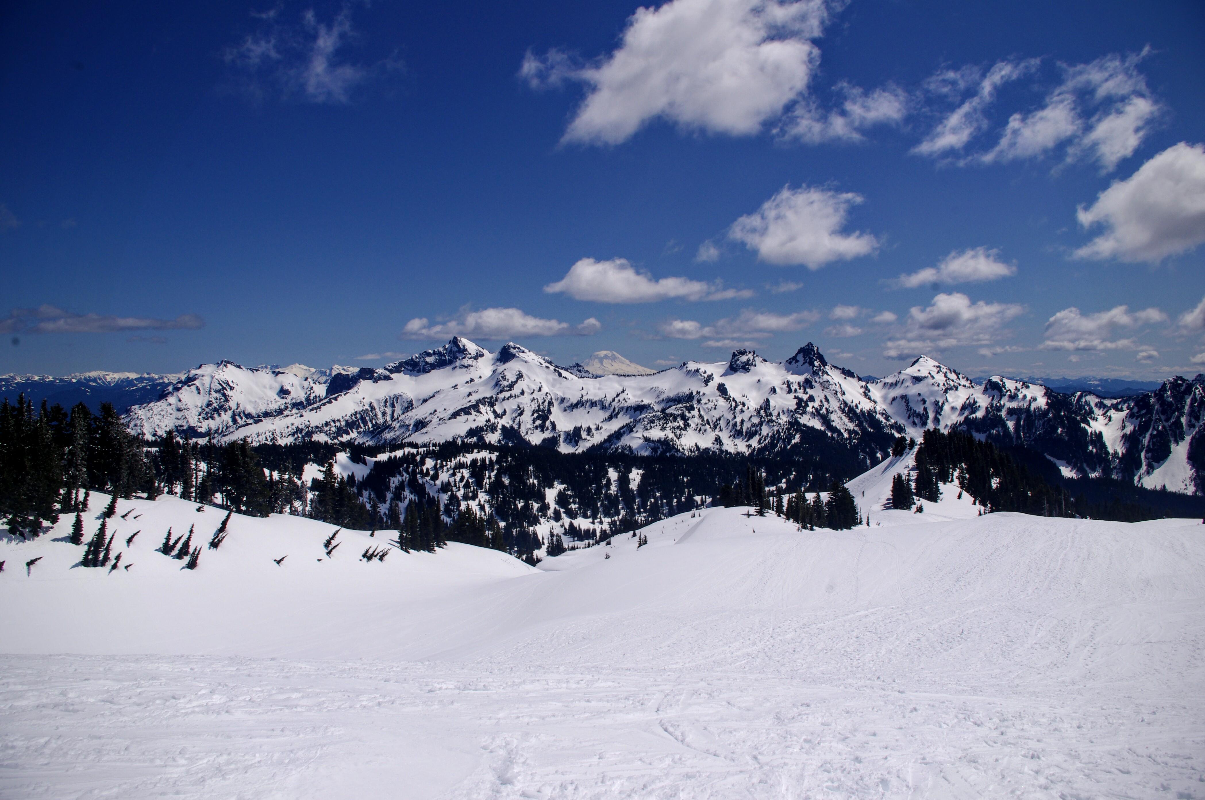 Mount Rainier skyline trail by snowshoes [OC] [4194×2785] r/EarthPorn