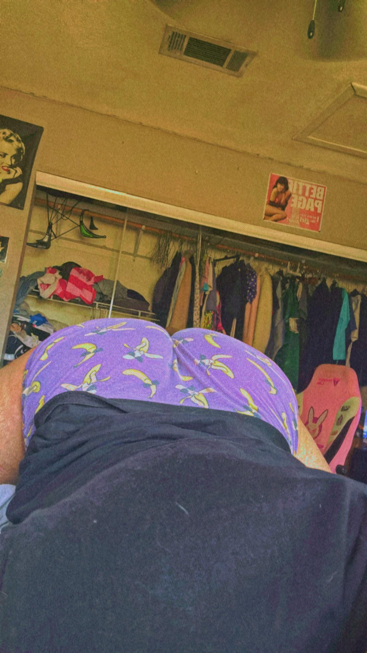 Bubble butt femboy anyone? : FemBoys