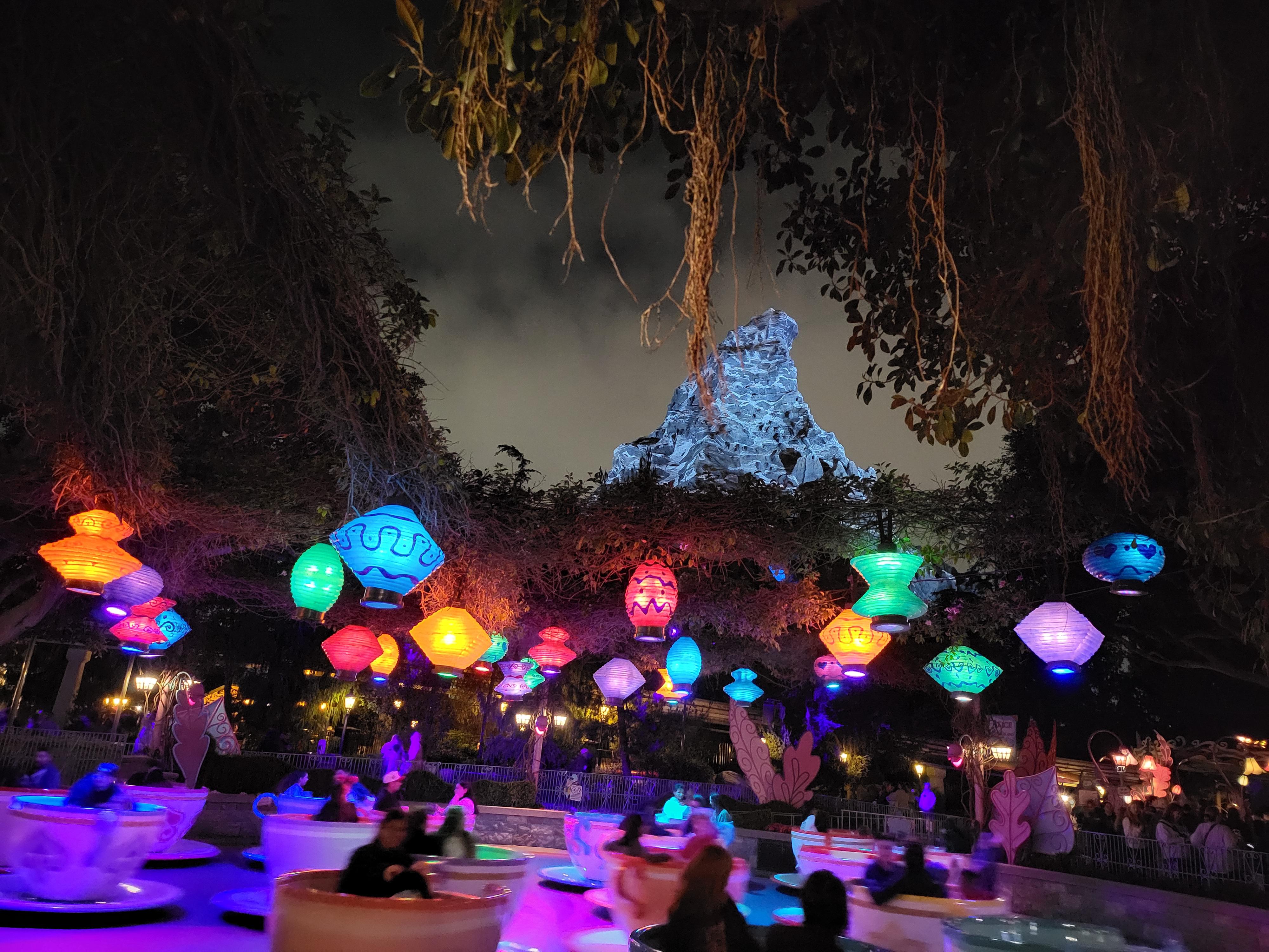 Tea Cups are so much cooler at night r/Disneyland