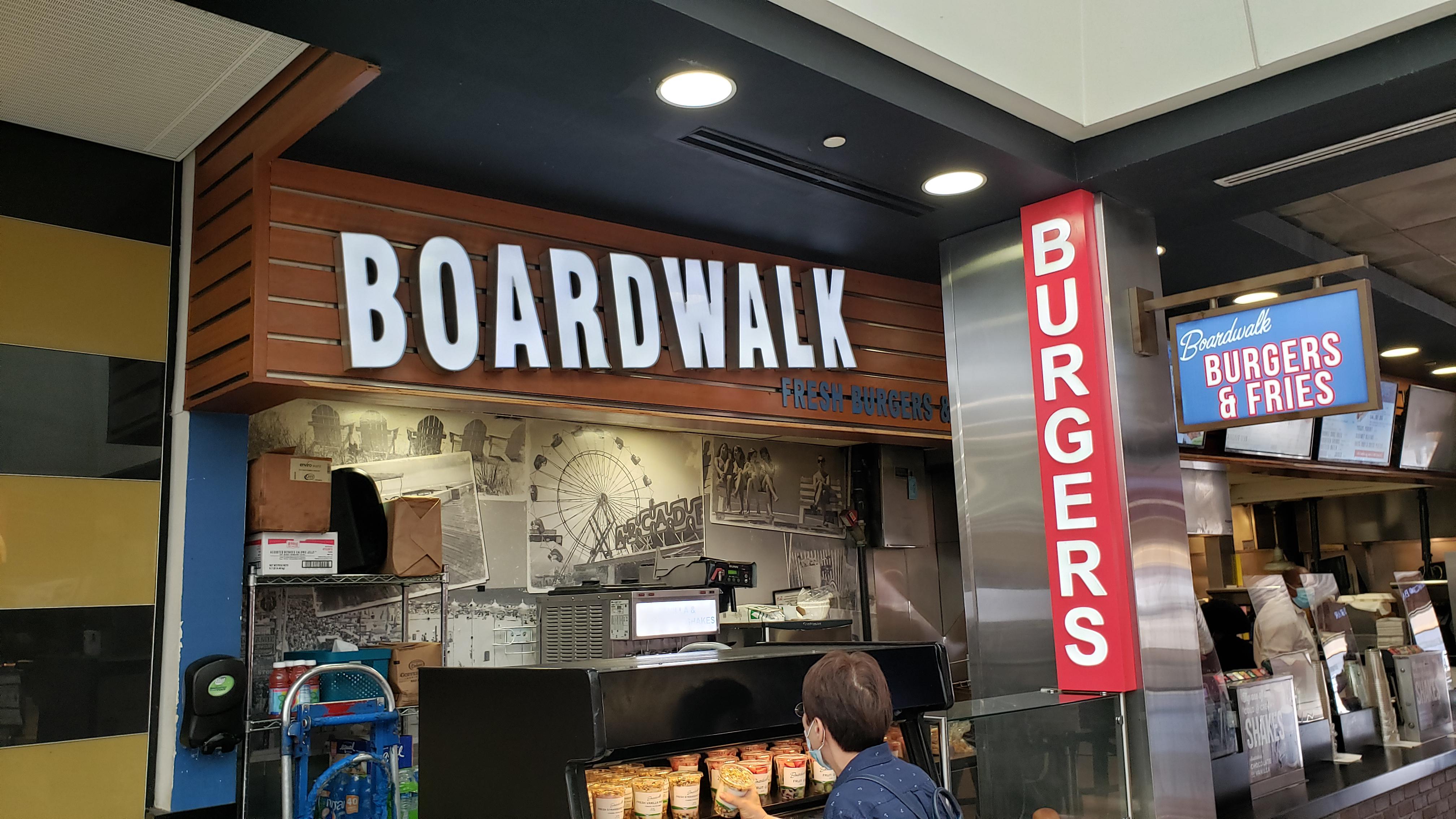 Getting lunch at the Atlanta airport r/TheOfficialPodcast