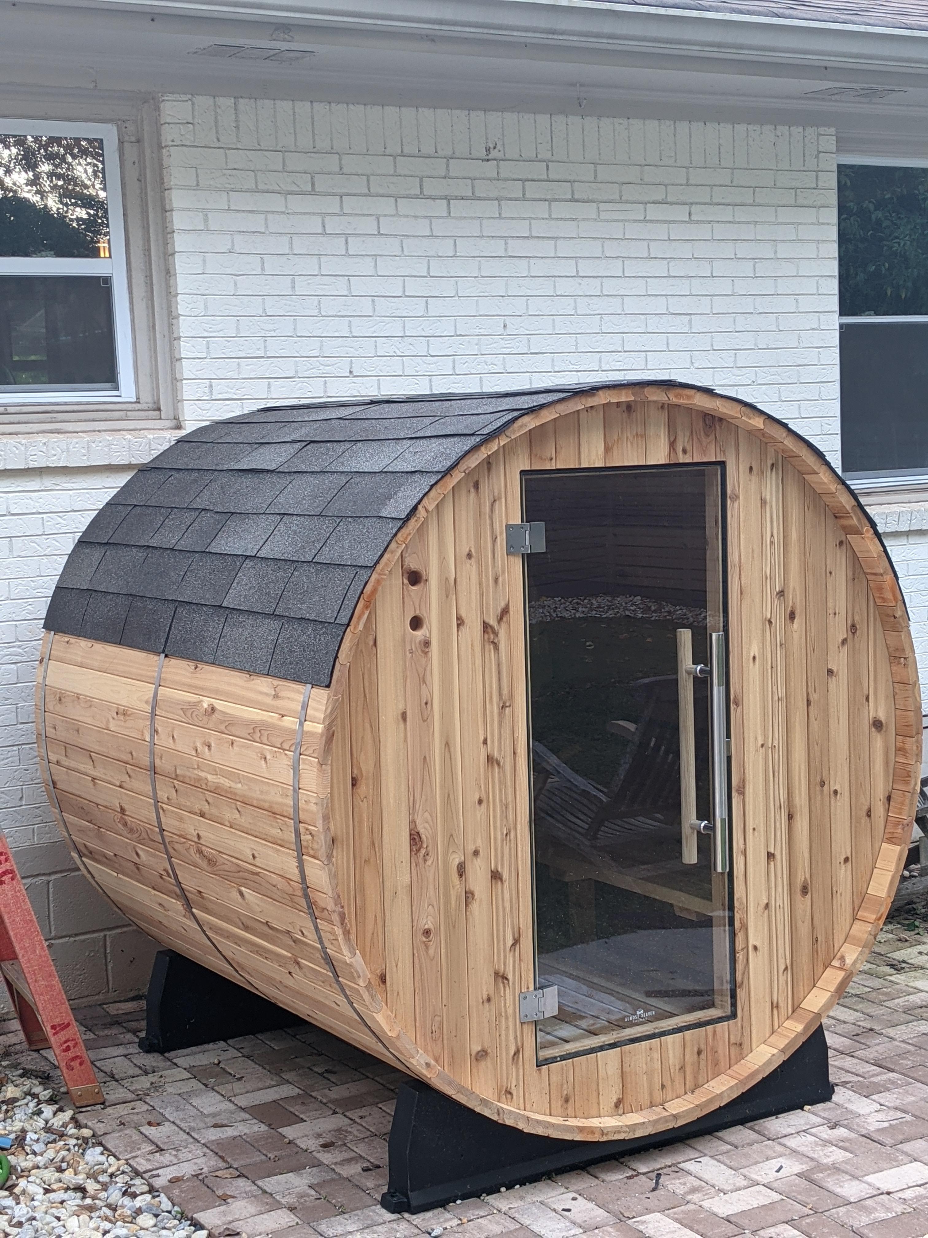 Installed a roof on my AH barrell sauna r/Sauna